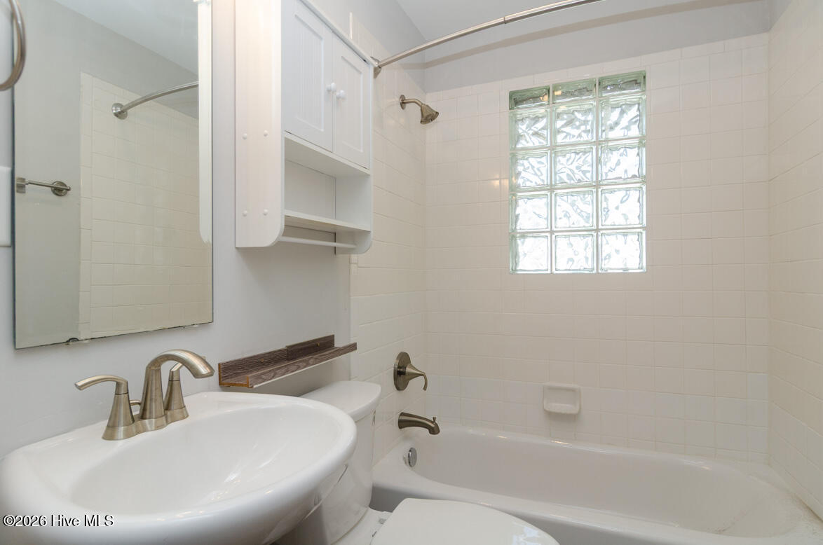 100561400 | Photo 14