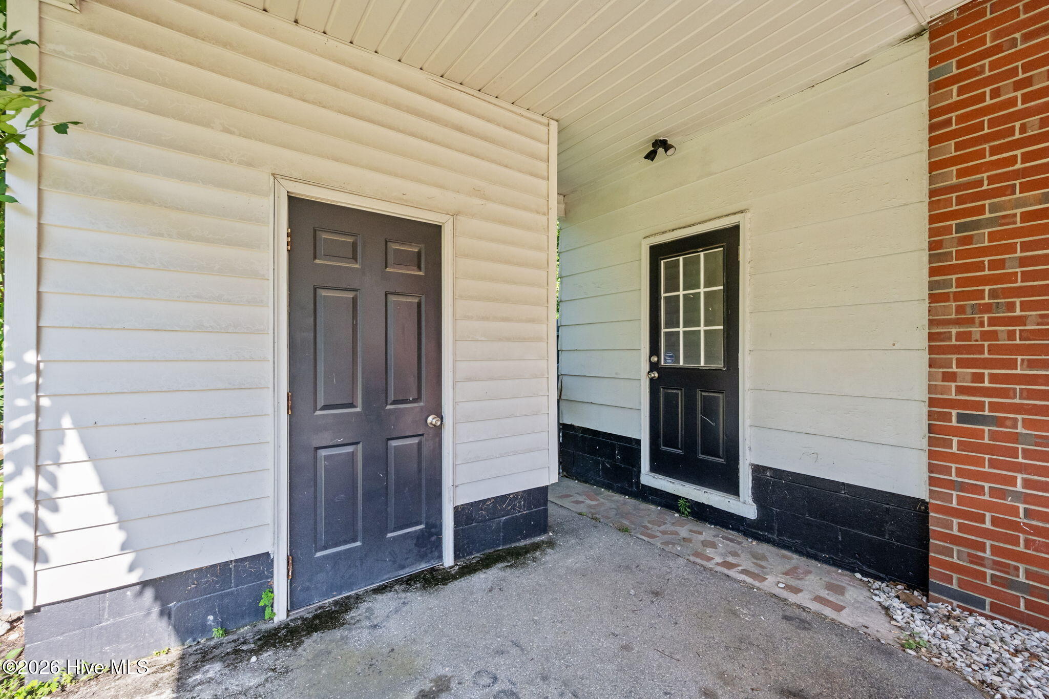 100547094 | Photo 23