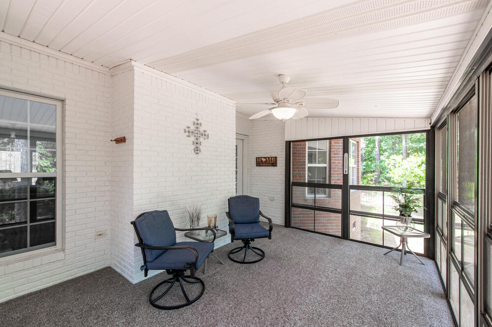 Screened-in Porch!