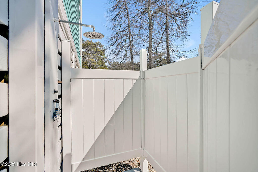 100516737 | Photo 64