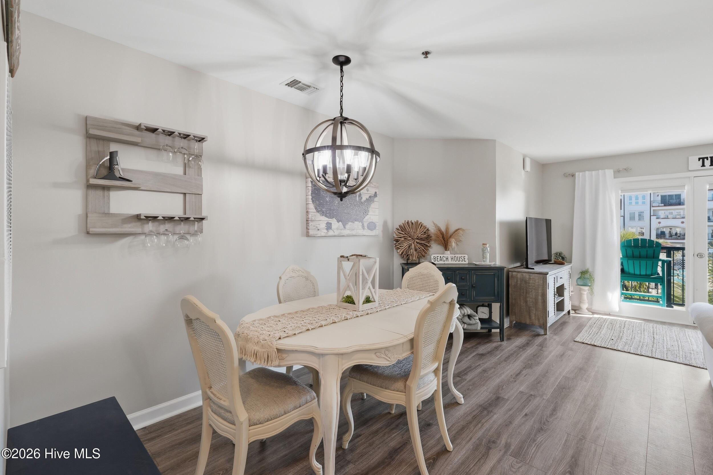 100560519 | Photo 17