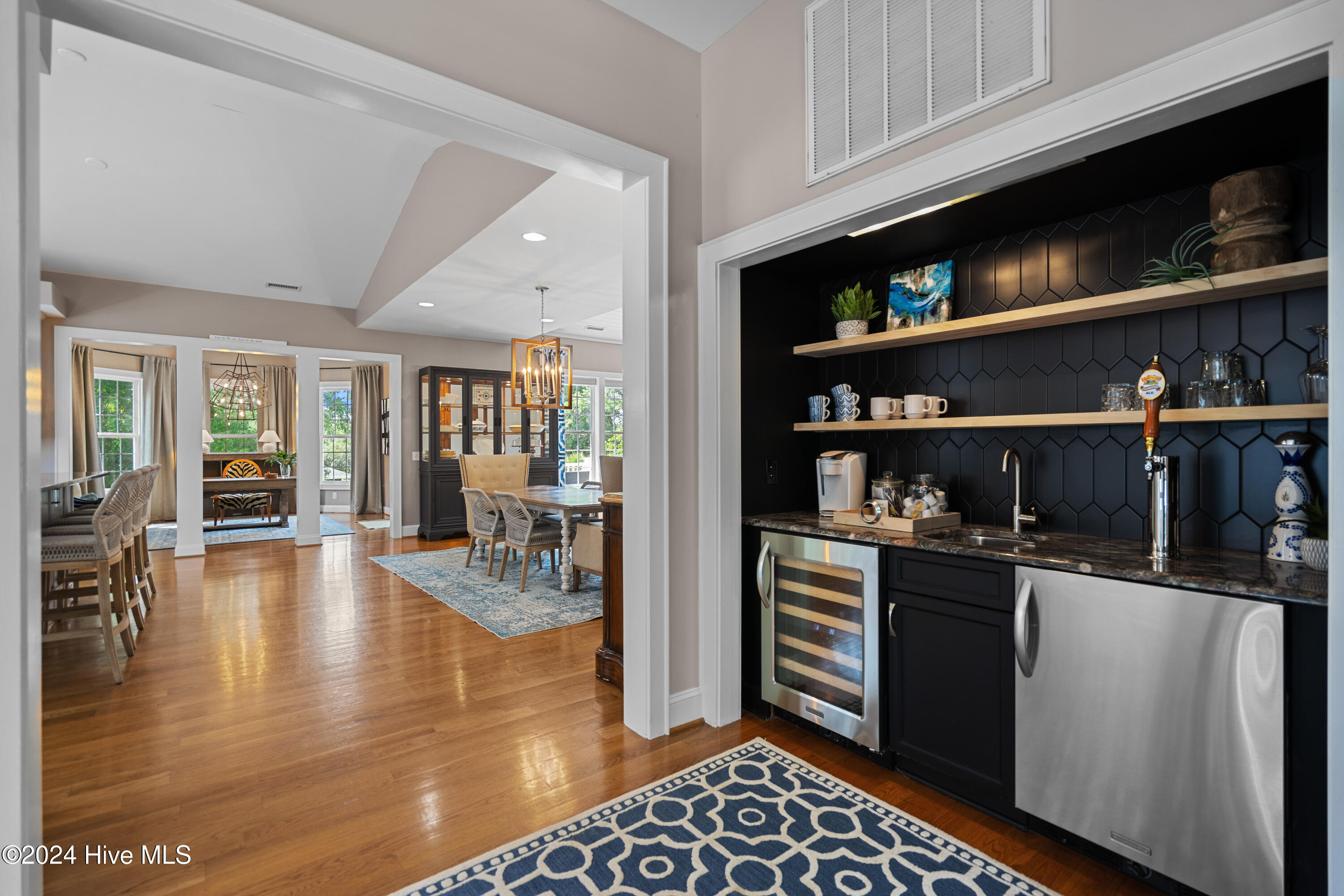 100550699 | Photo 28