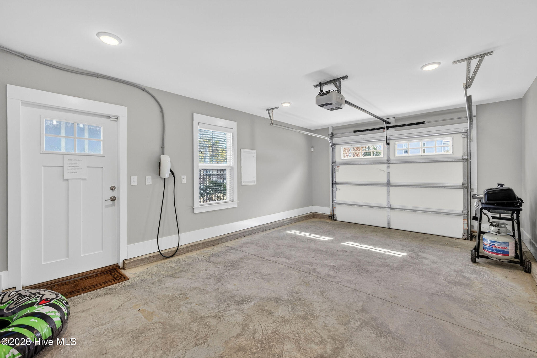 100555163 | Photo 41