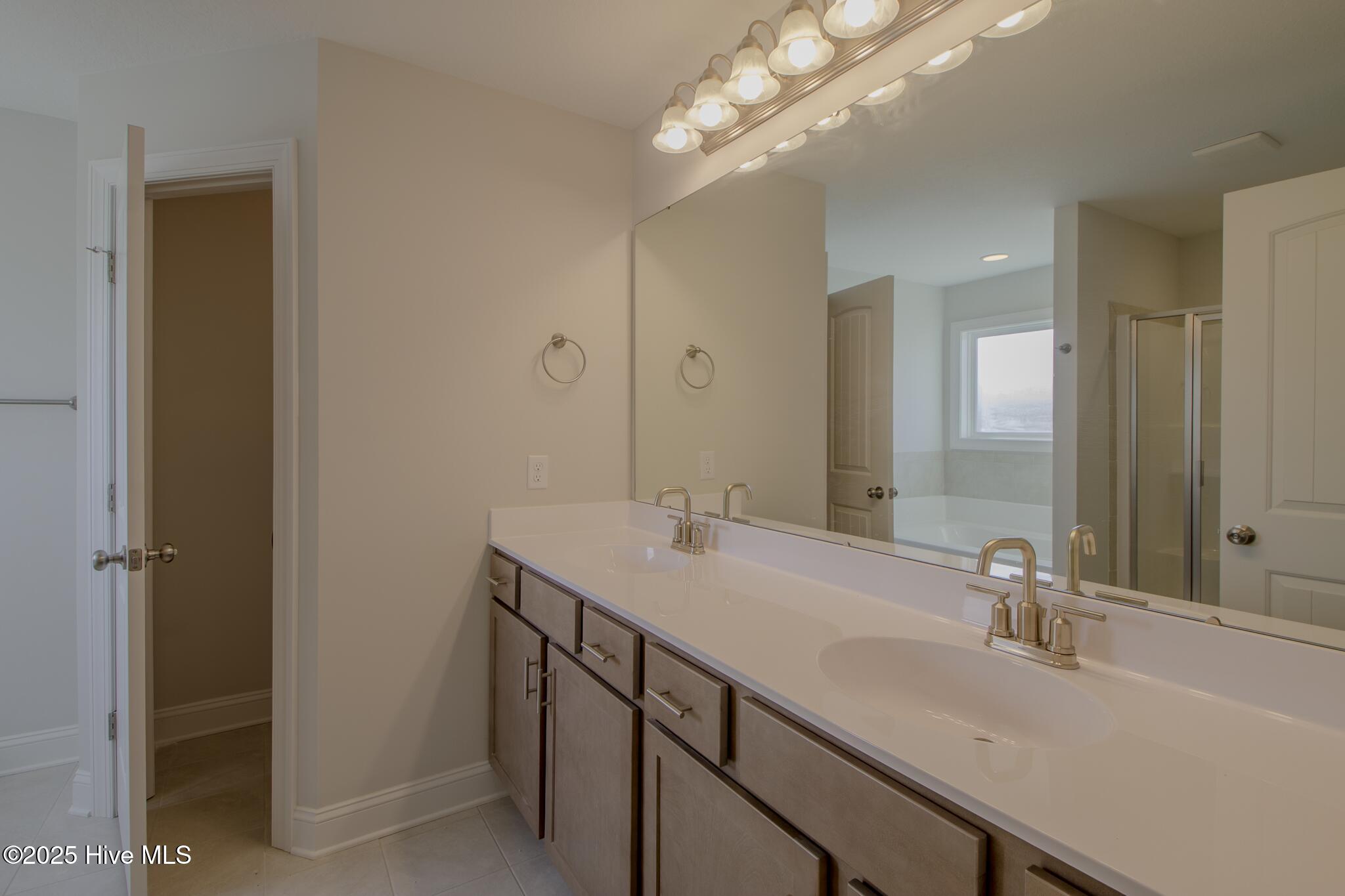 100505721 | Photo 16