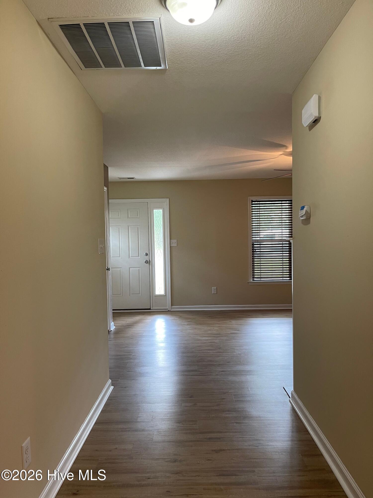 100562553 | Photo 11