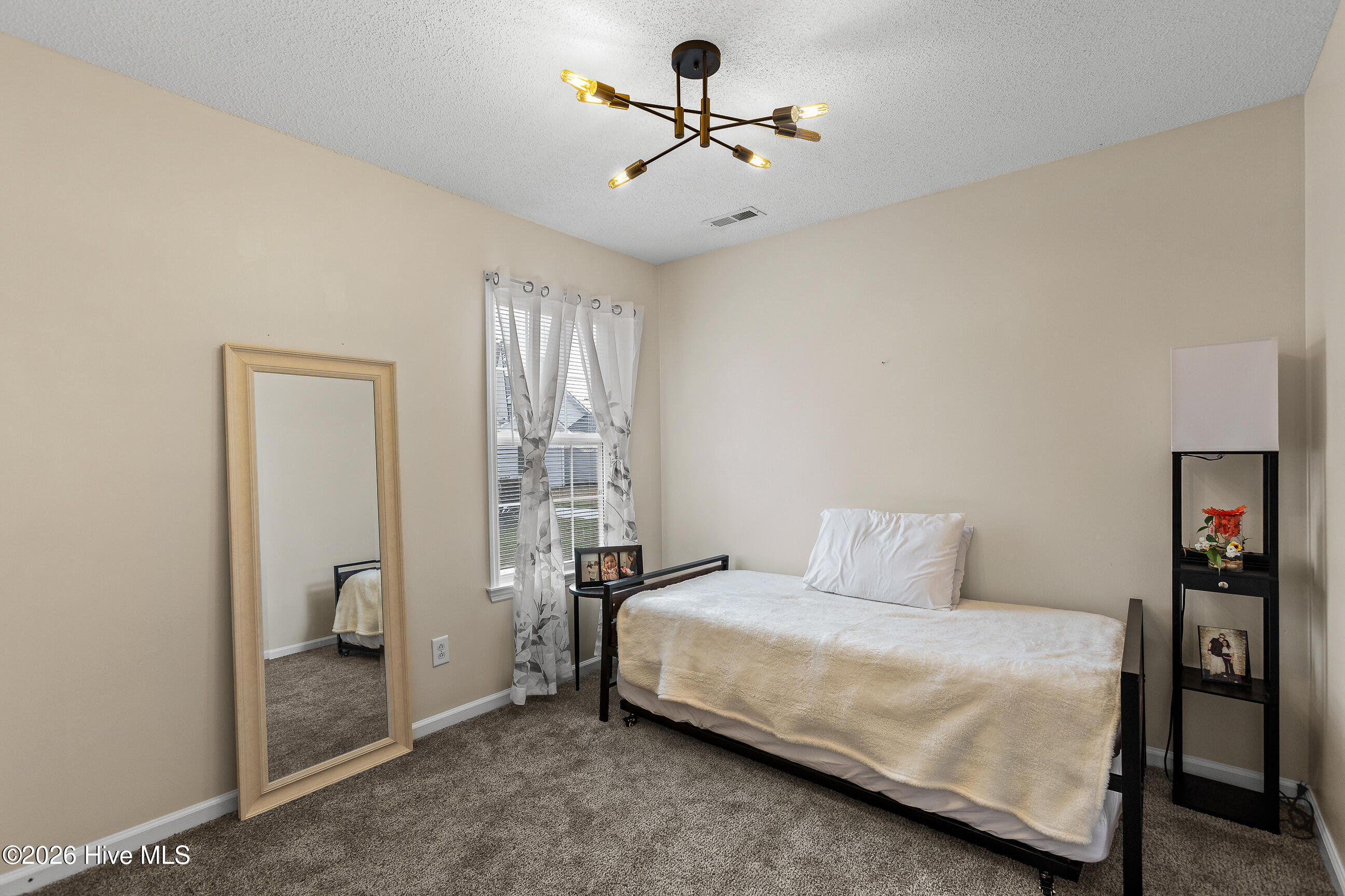 100558802 | Photo 17