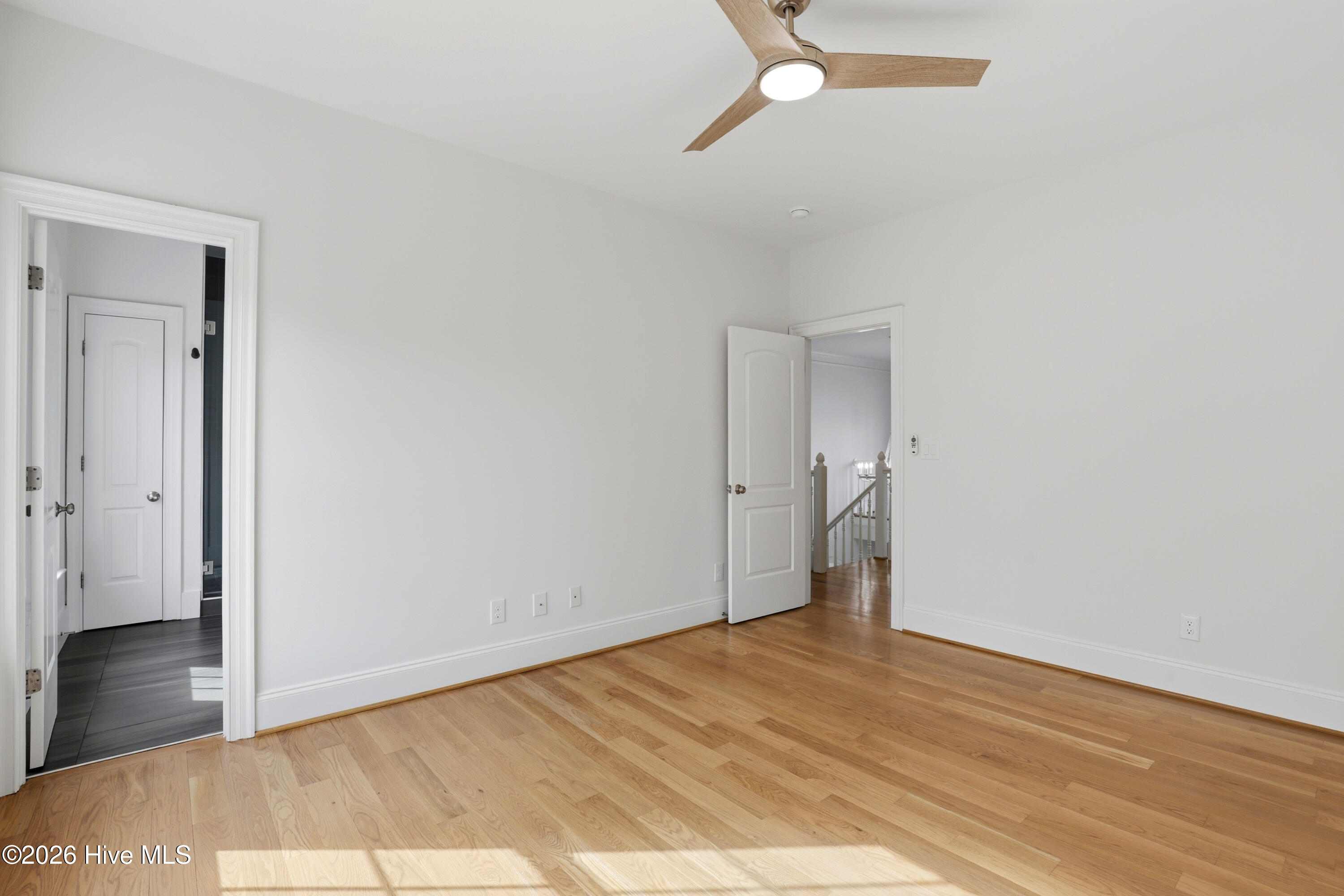 100562697 | Photo 35