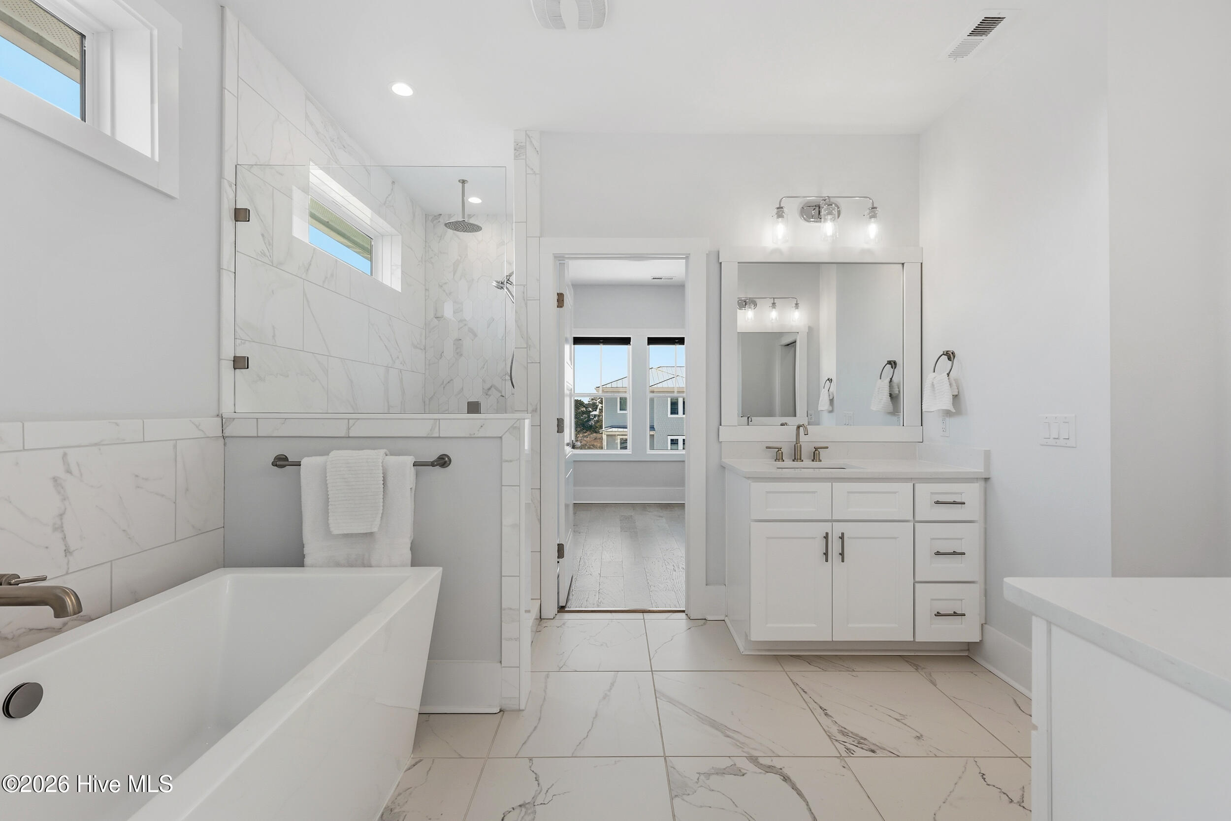 100553970 | Photo 42