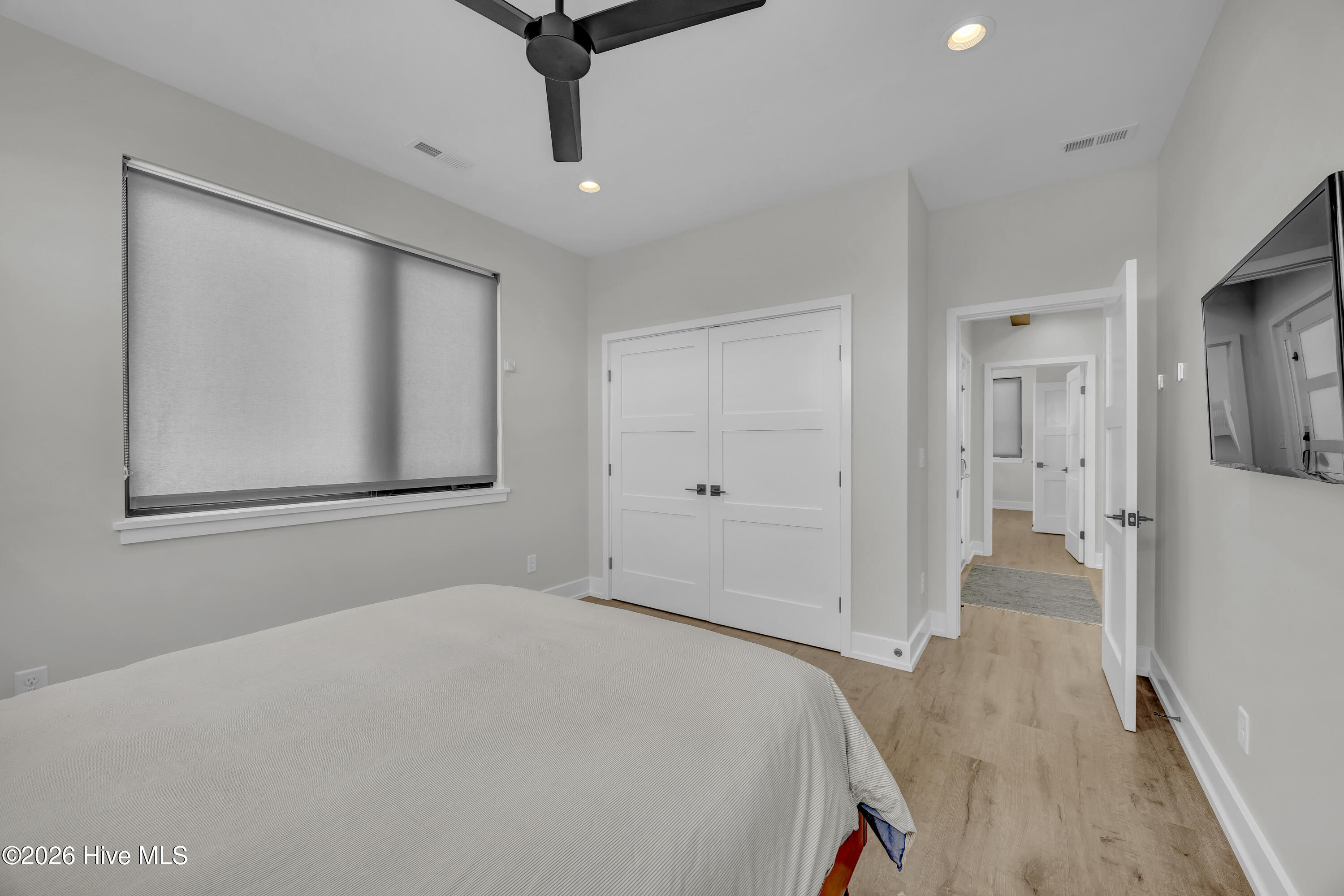 100565280 | Photo 29