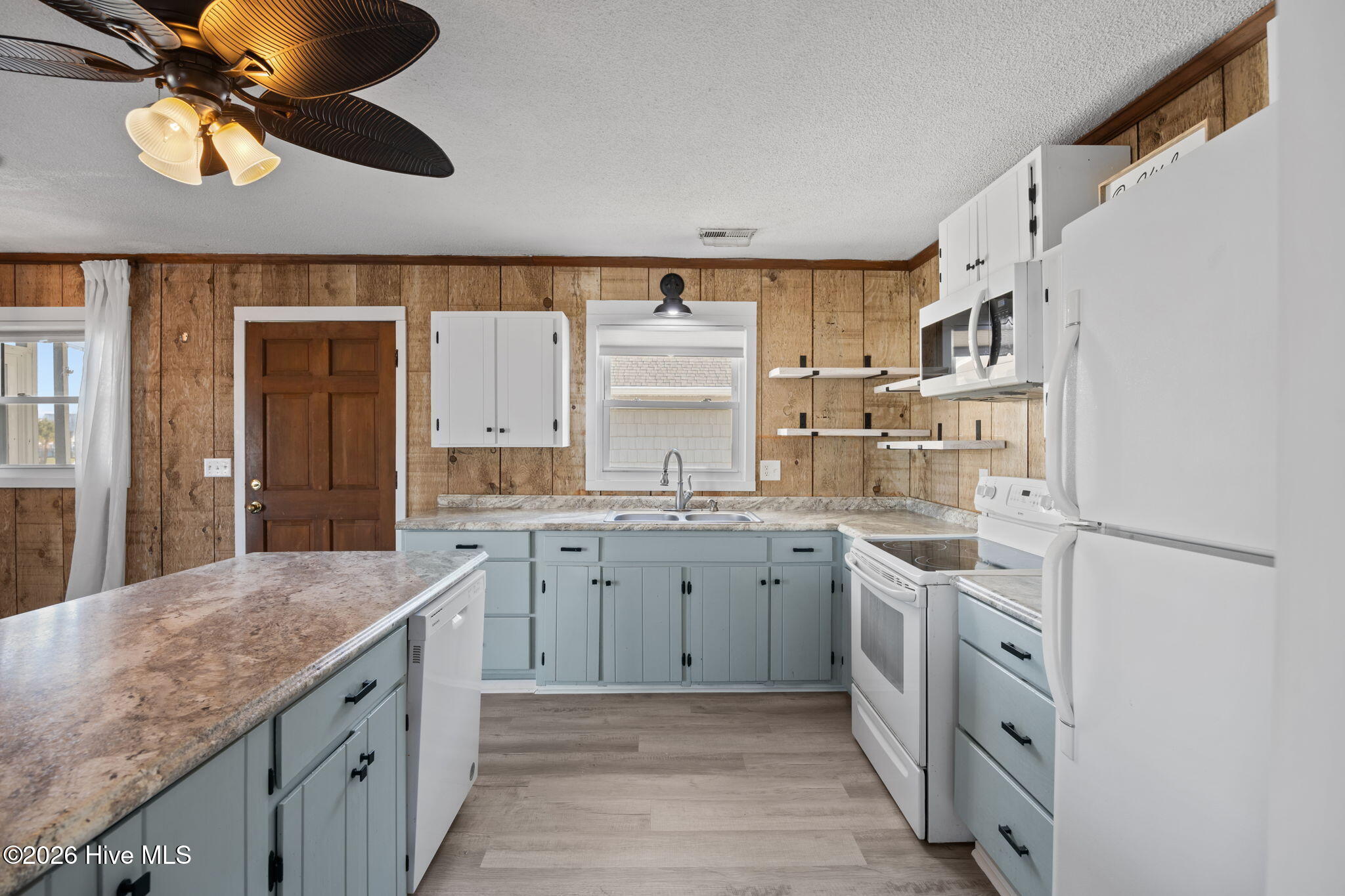 100564867 | Photo 15