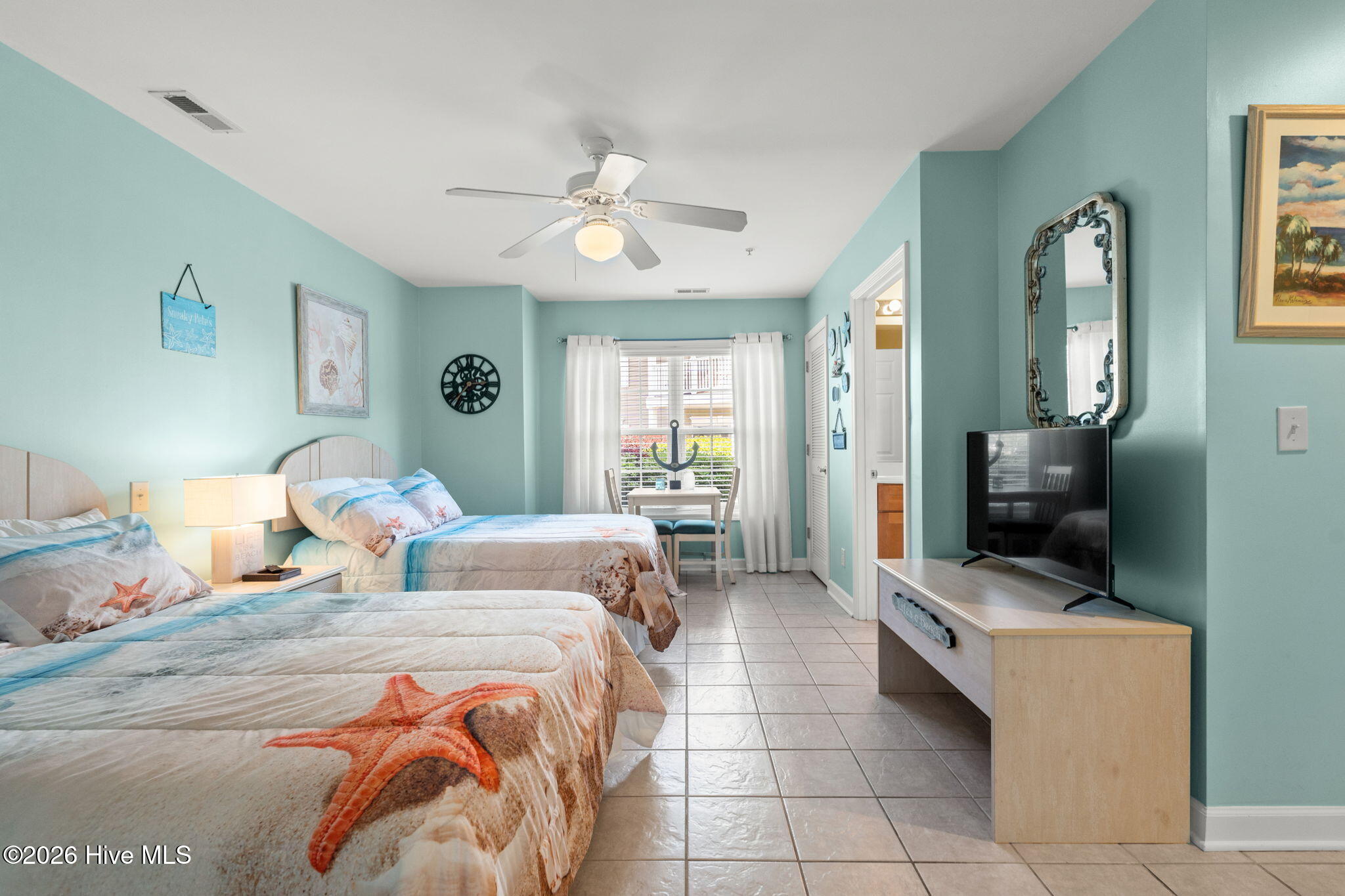 100567876 | Photo 23