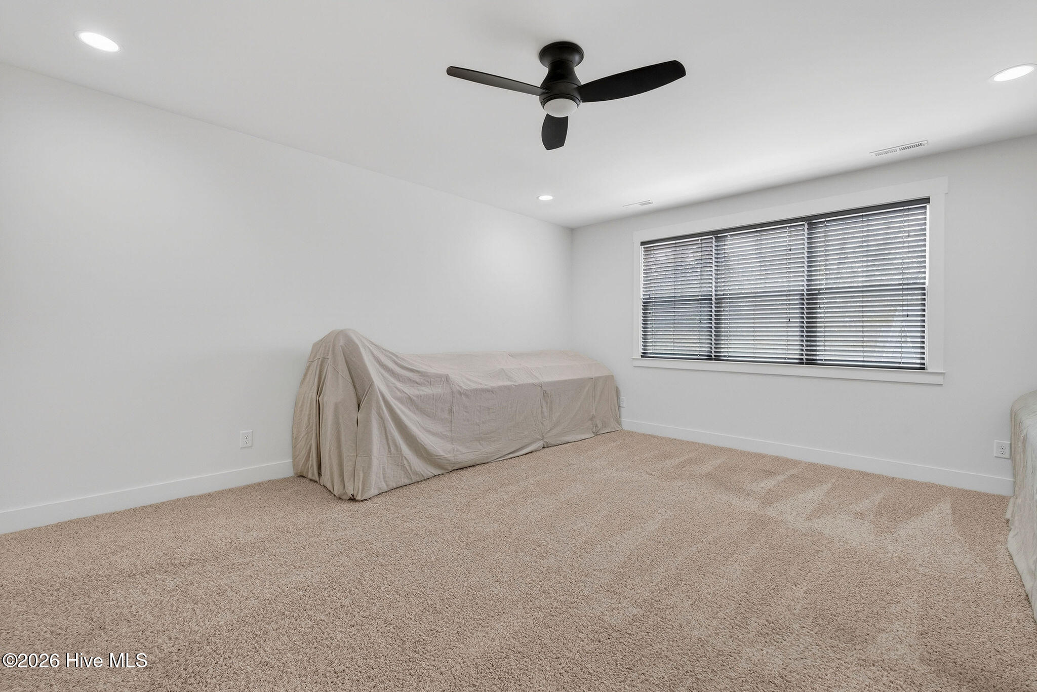 100561102 | Photo 43