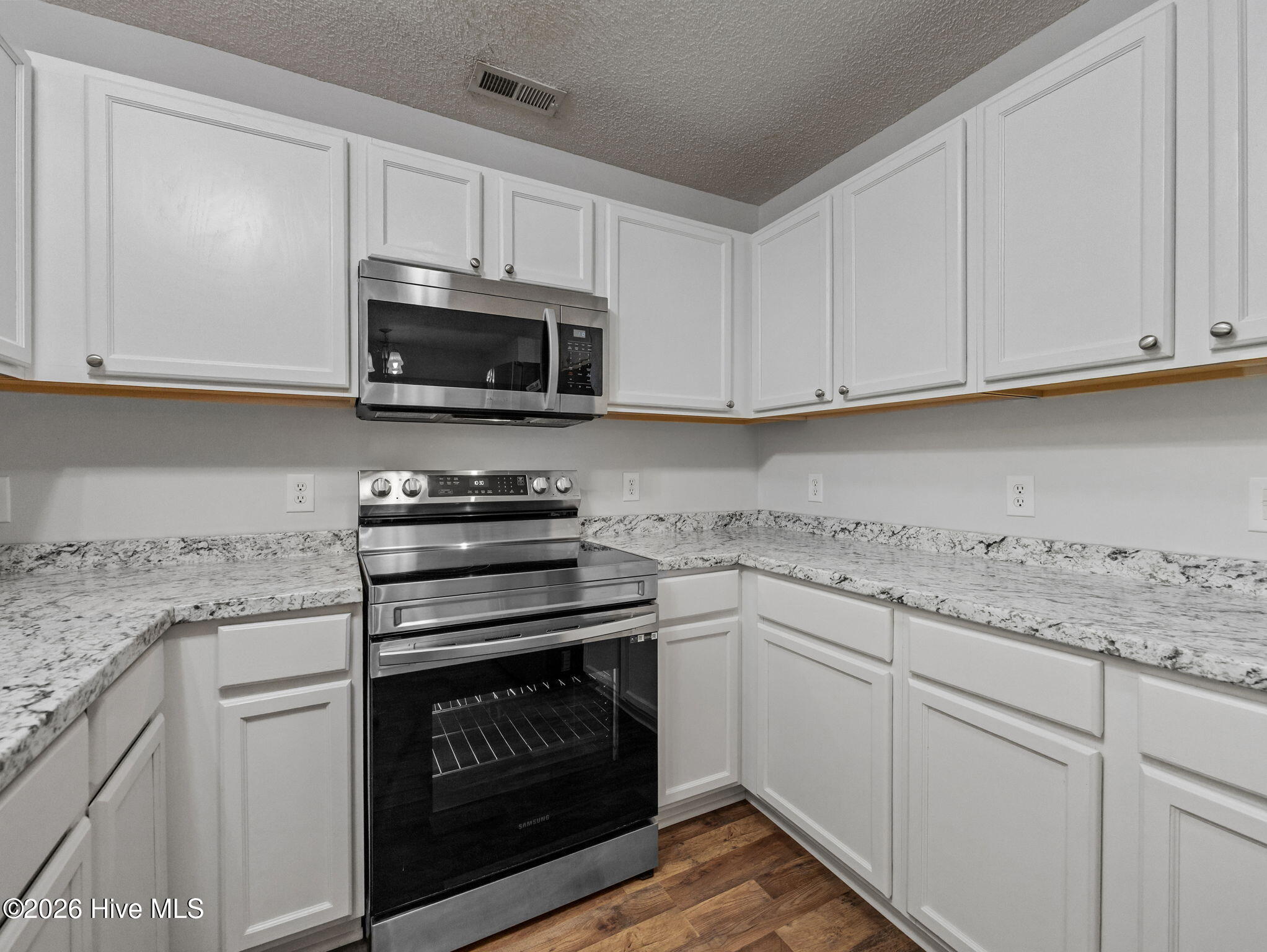 100565489 | Photo 13