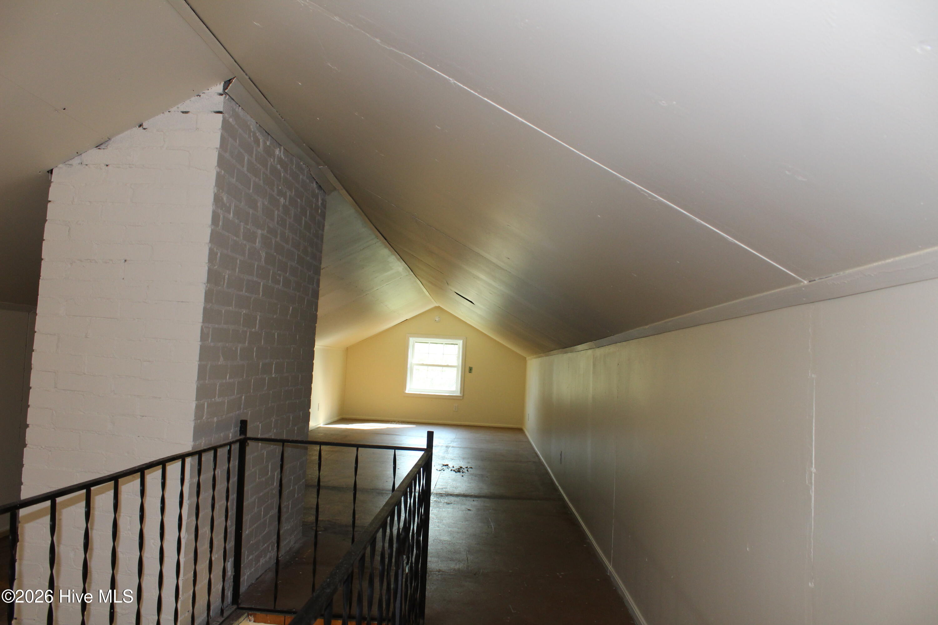 100567630 | Photo 30