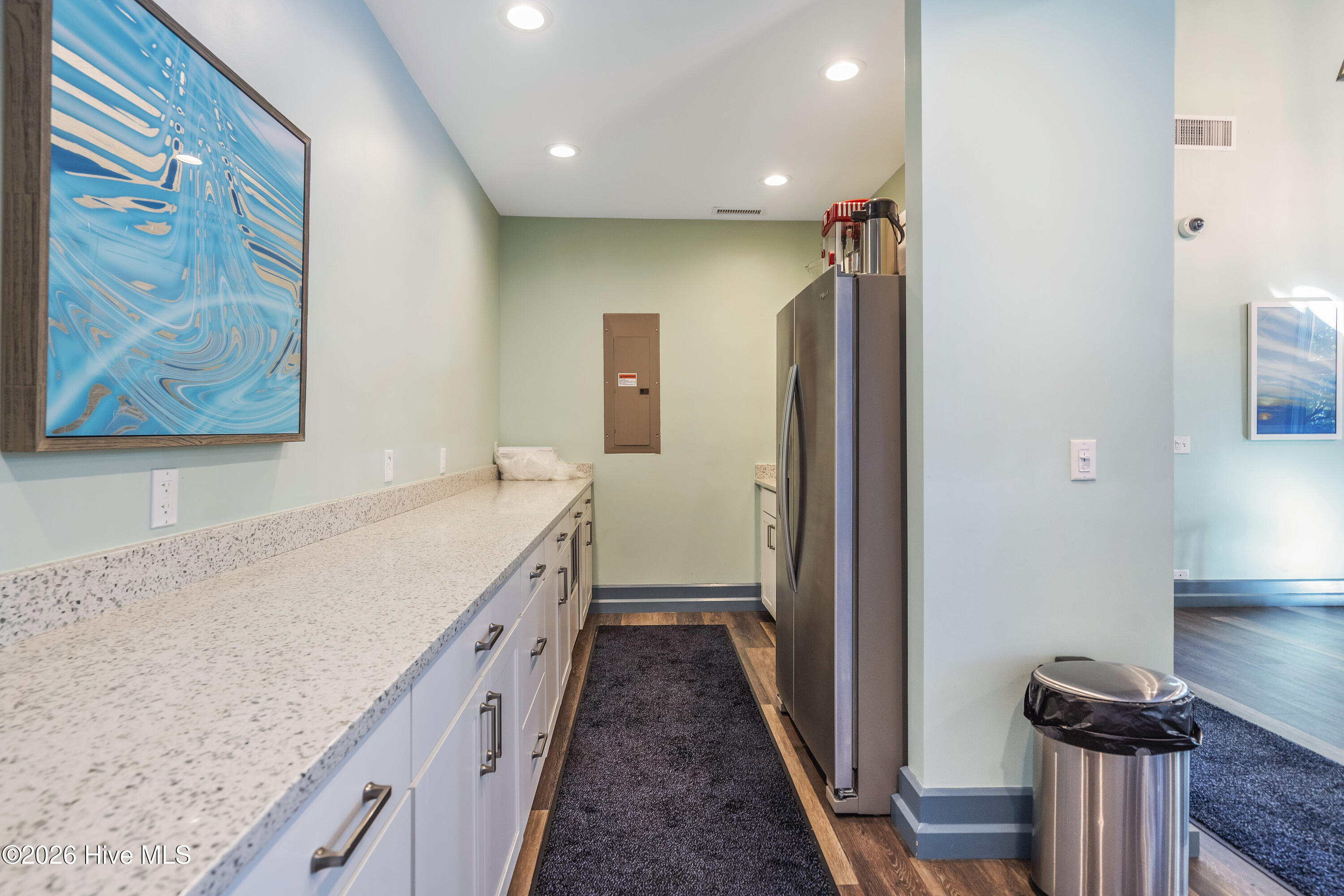 100552987 | Photo 35