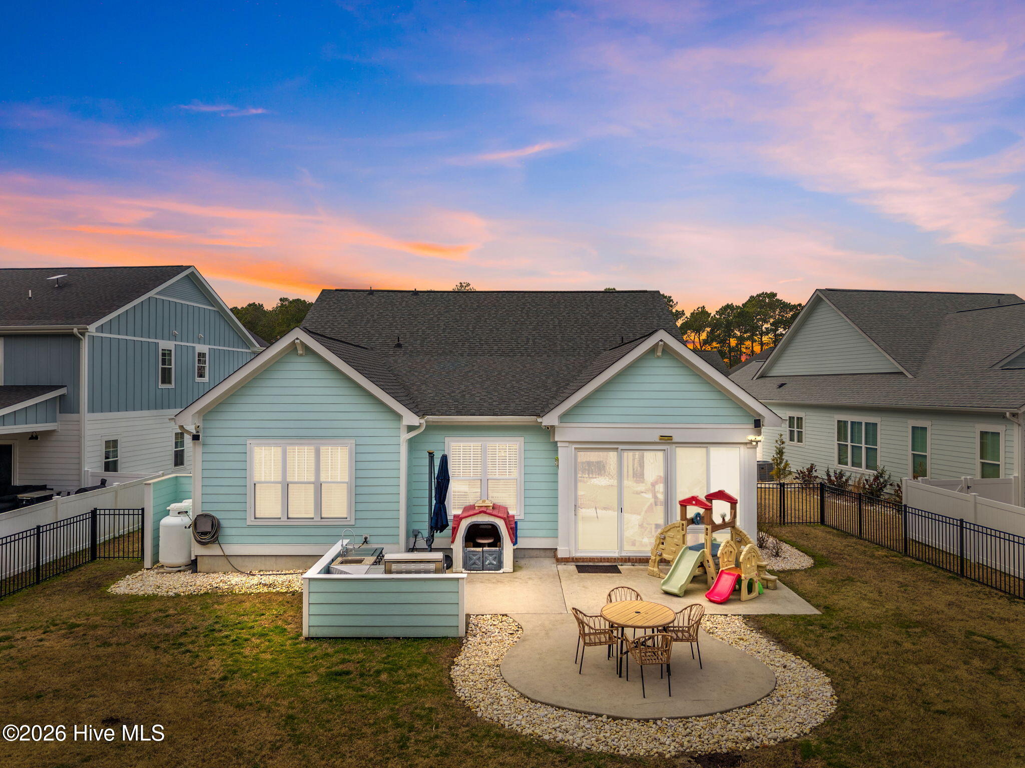 100556932 | Photo 54