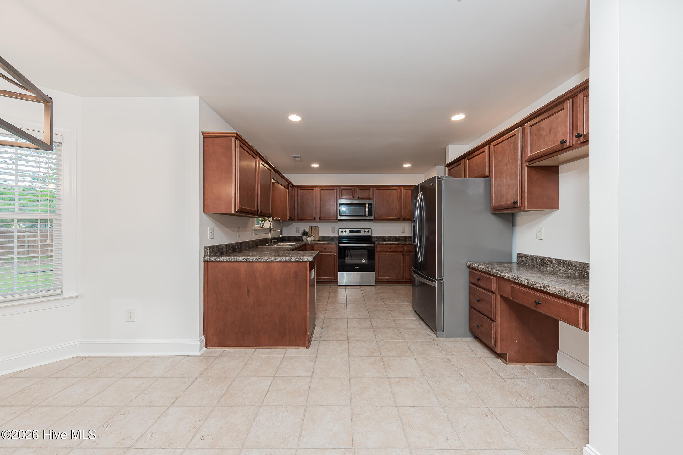 100566489 | Photo 21