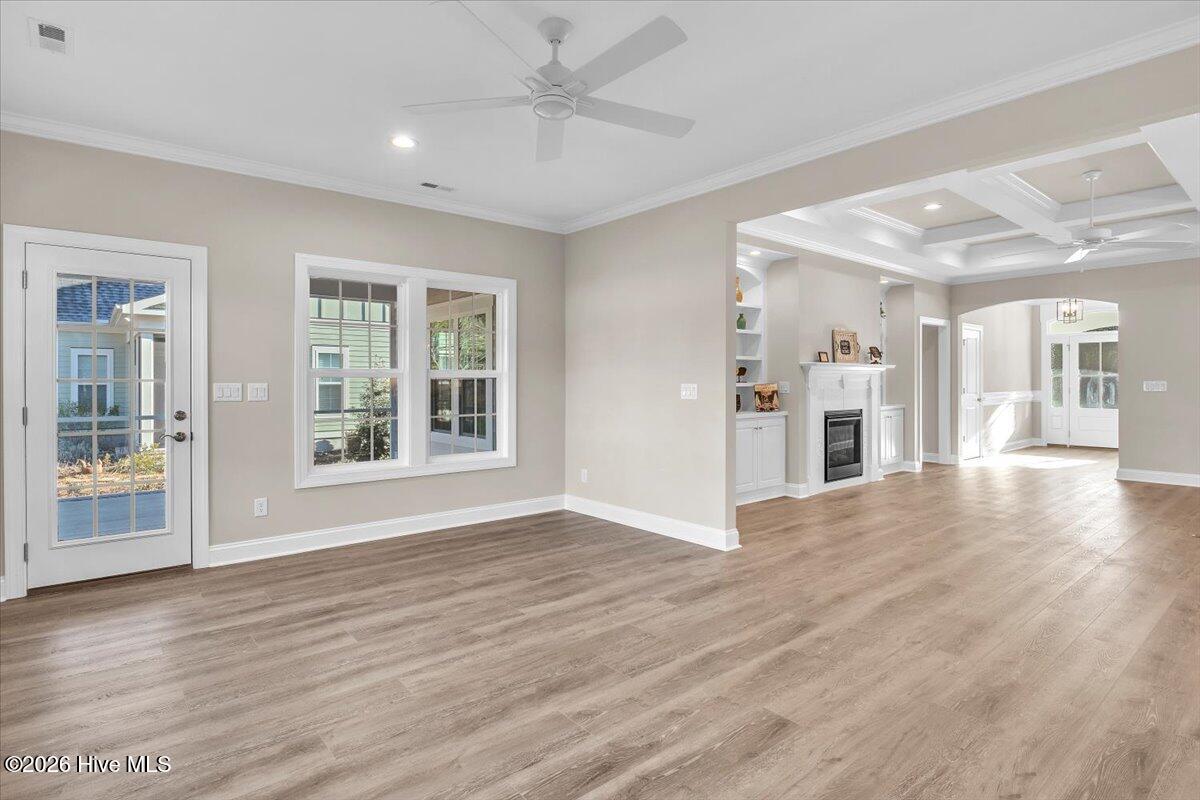 100524155 | Photo 21