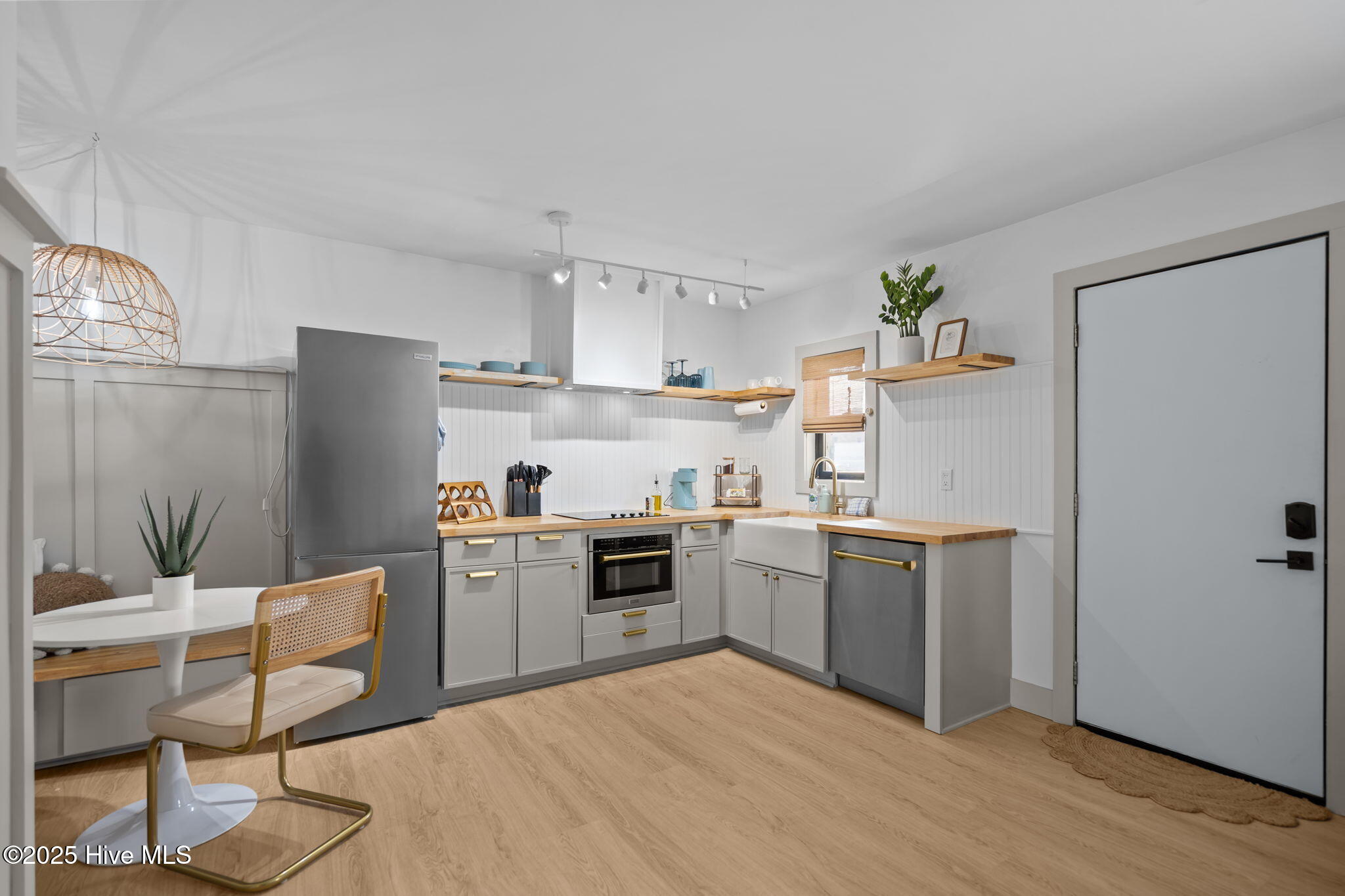 100534749 | Photo 41