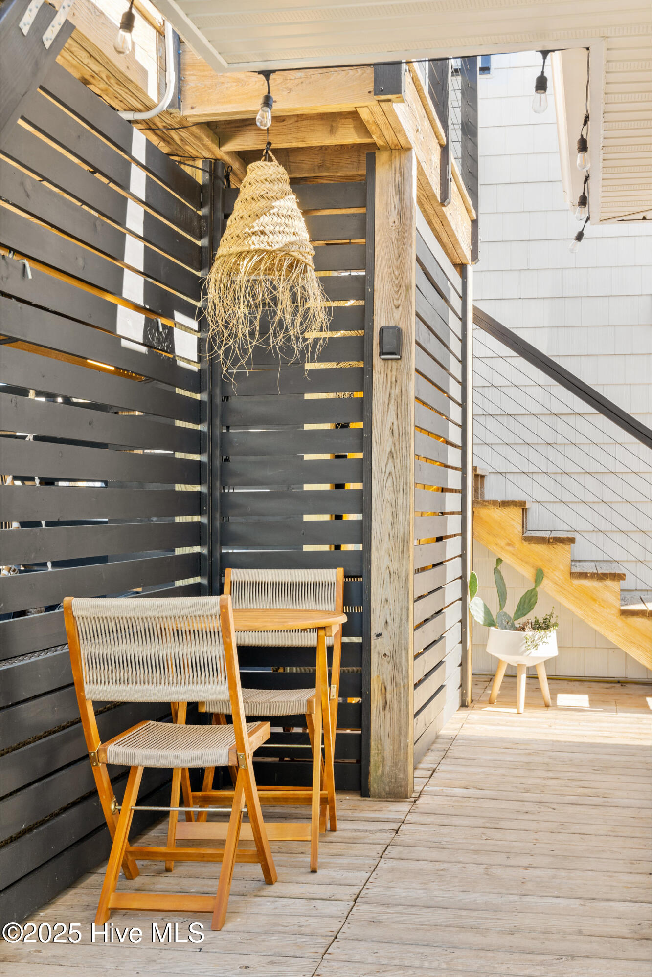 100540595 | Photo 69