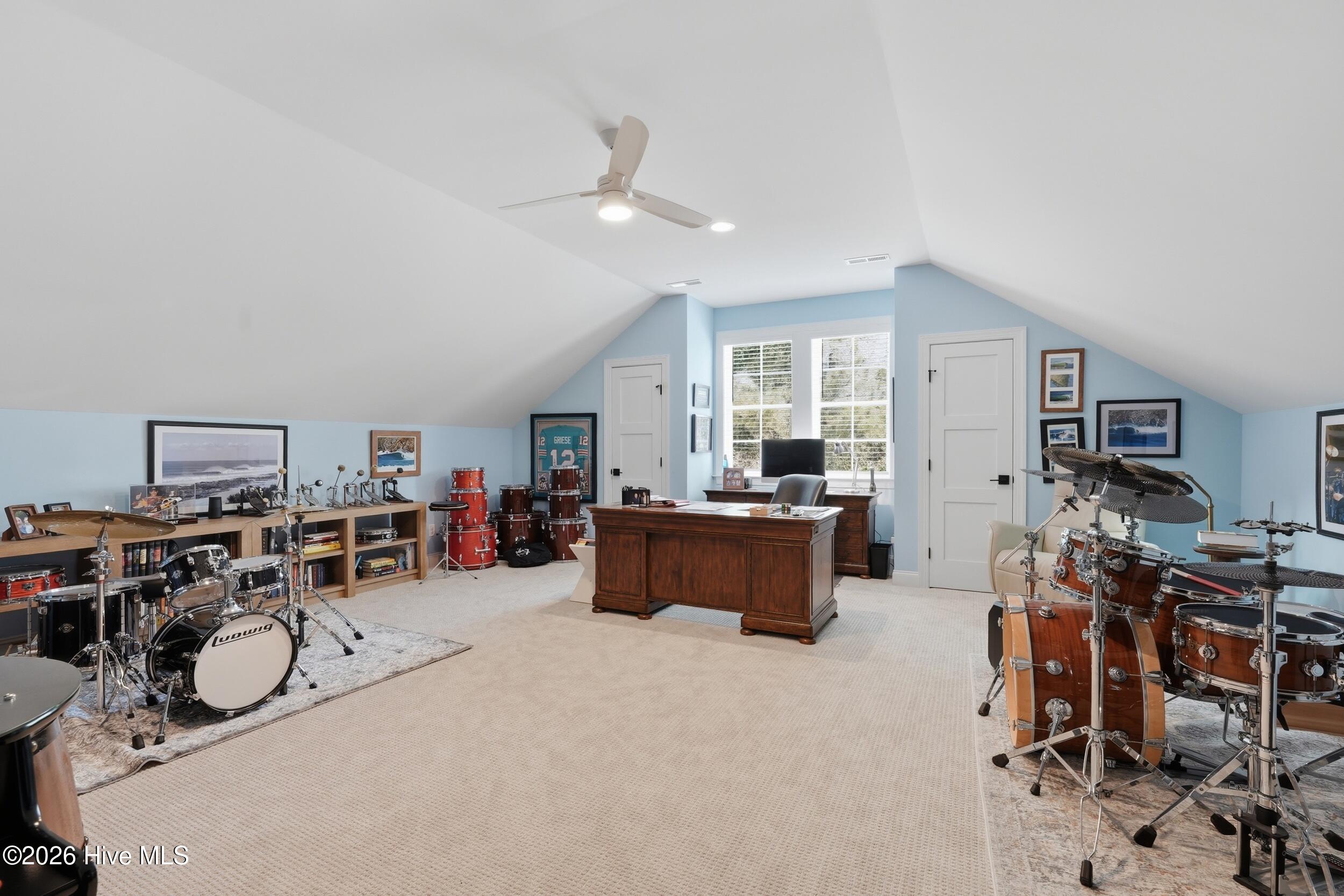 100562454 | Photo 41