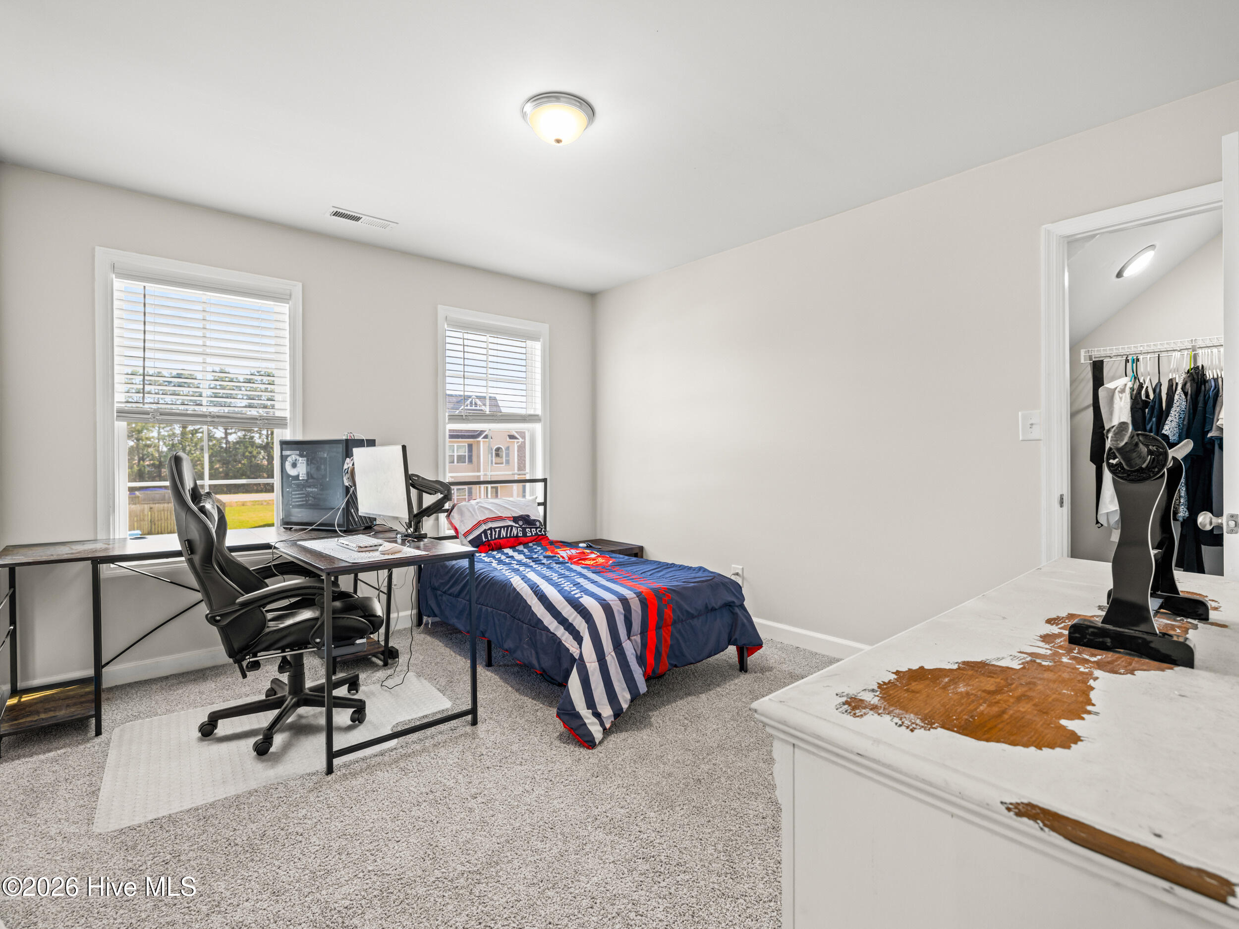 100565211 | Photo 45