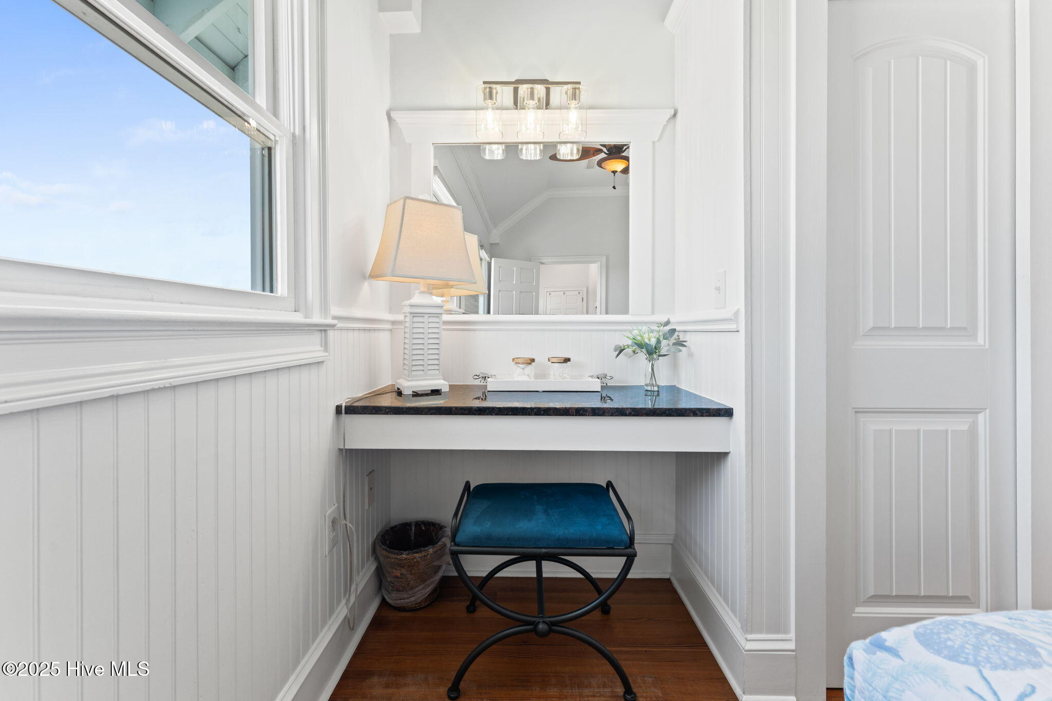 100519008 | Photo 33