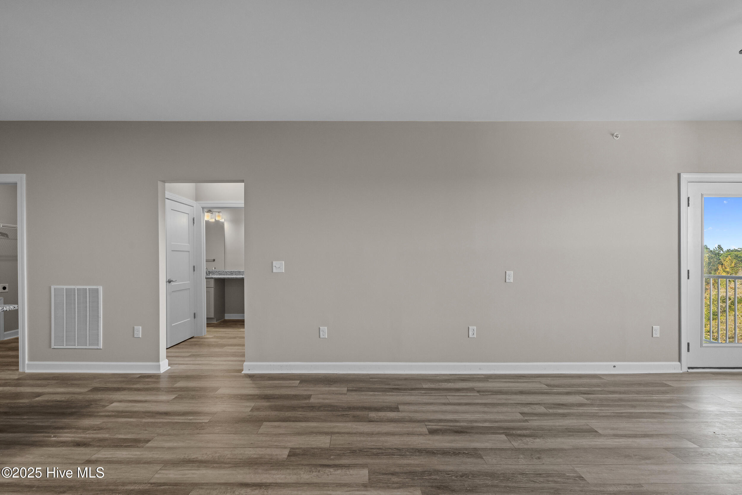 100539036 | Photo 13