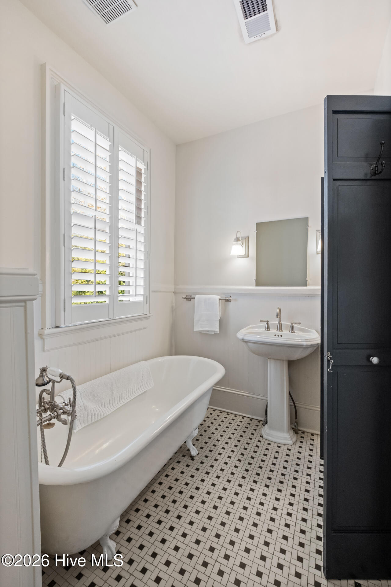 100556093 | Photo 40