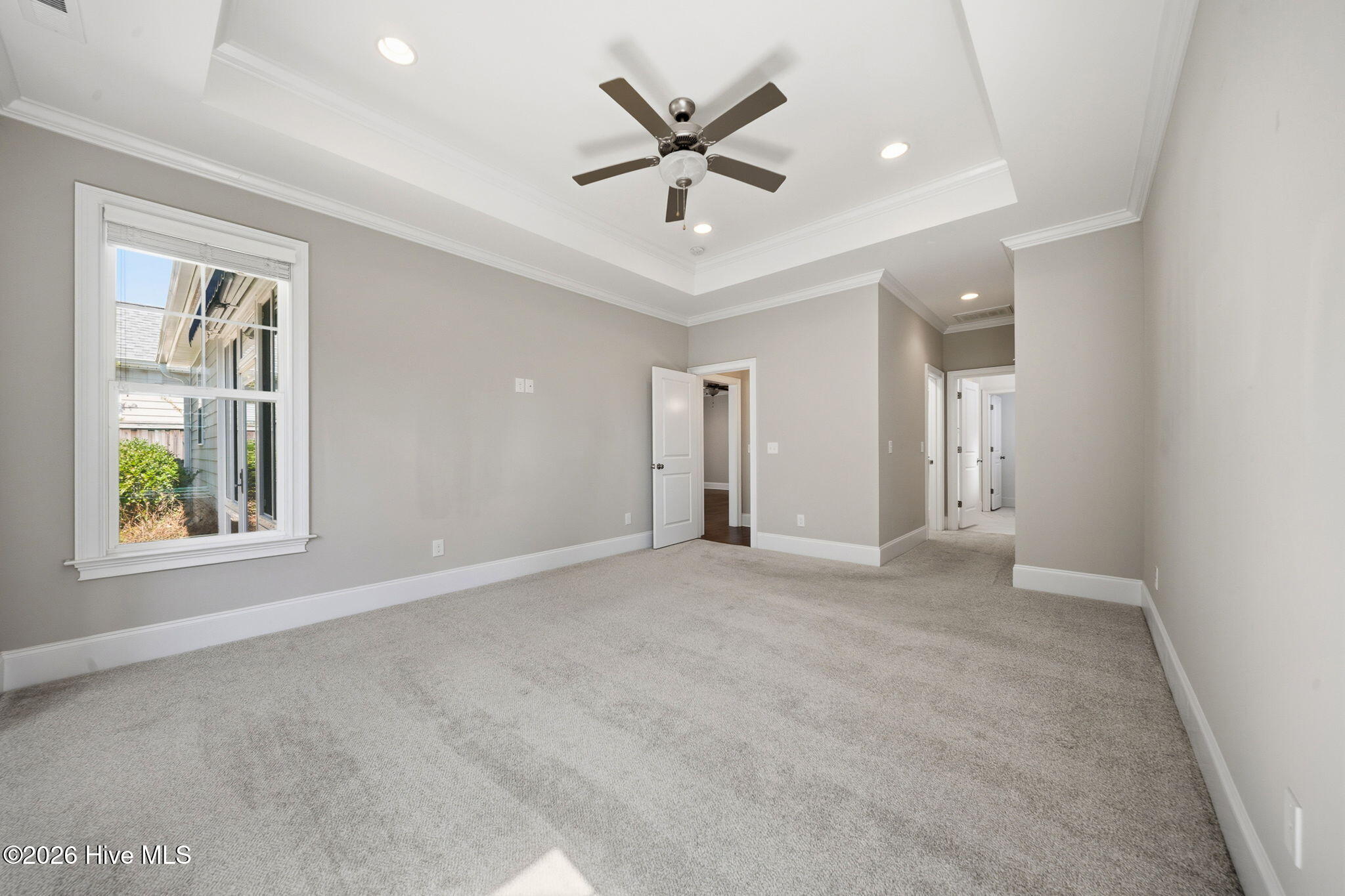 100567519 | Photo 24