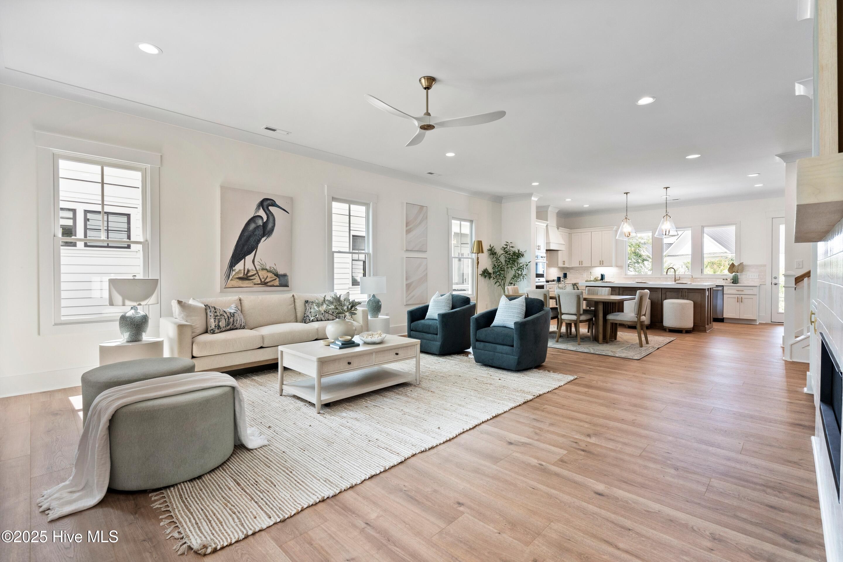 100542273 | Photo 21