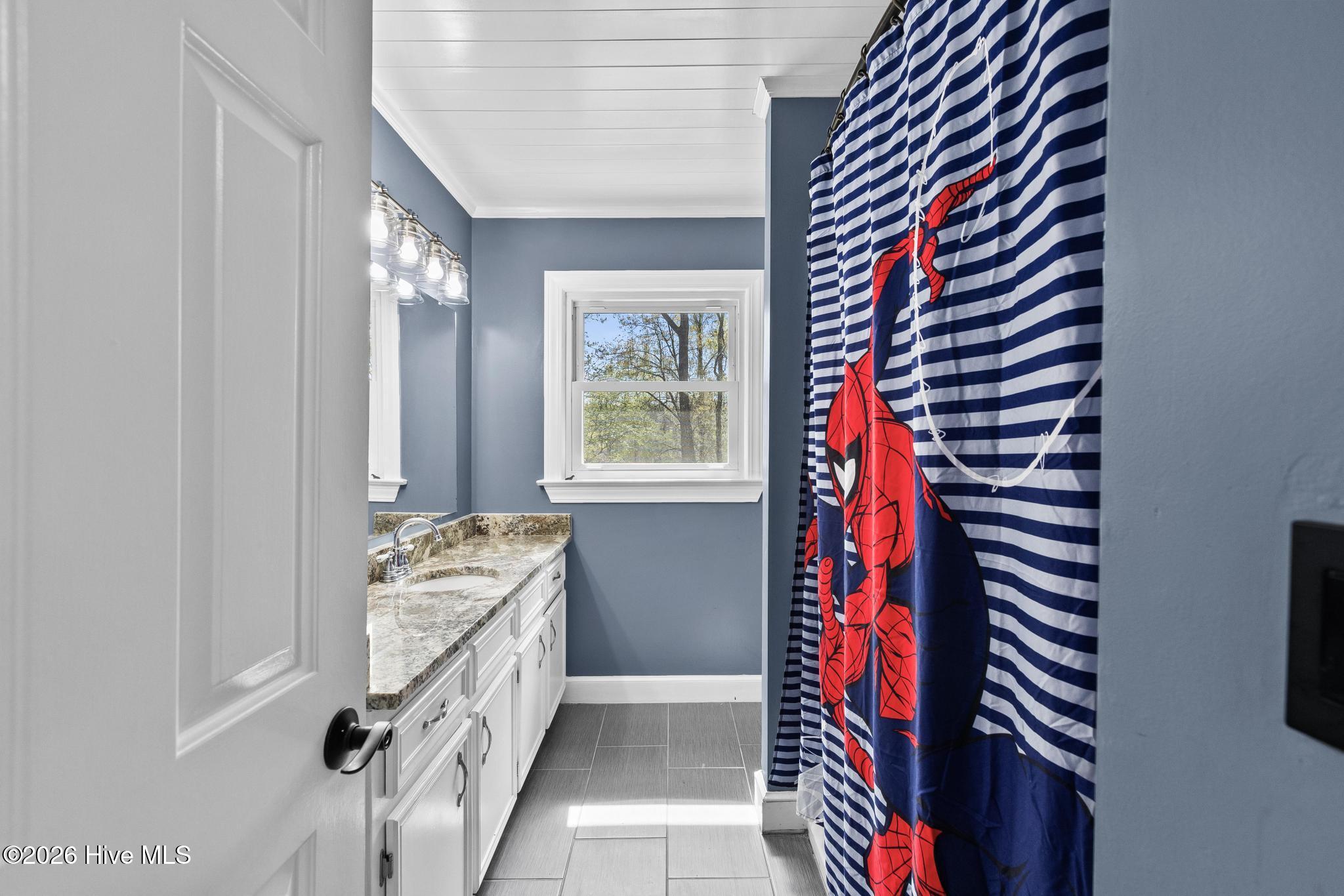 100563926 | Photo 37