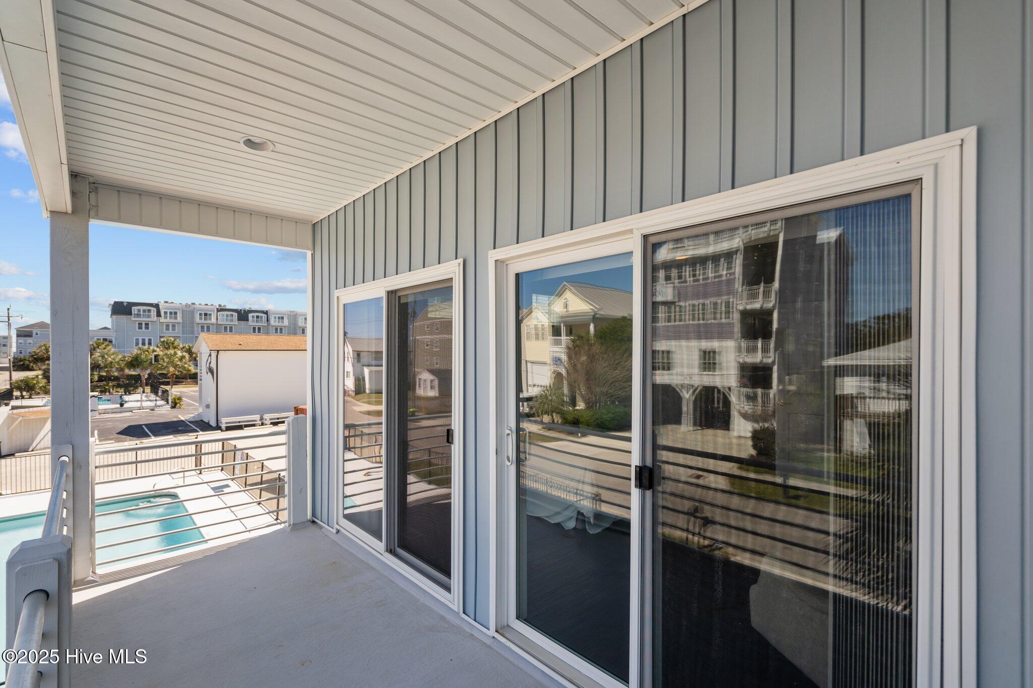 100494725 | Photo 27