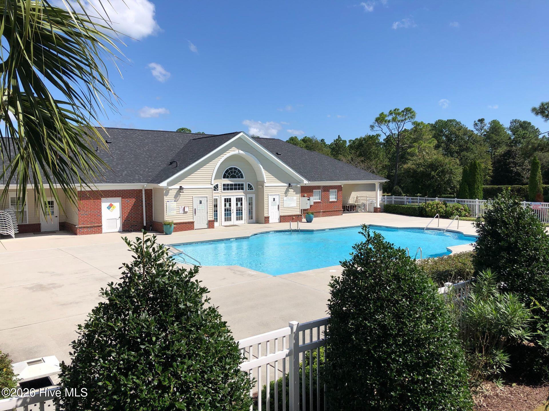 100549389 | Photo 23