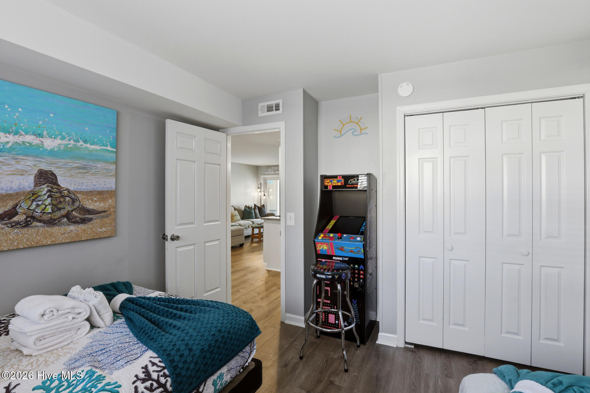 100563328 | Photo 19