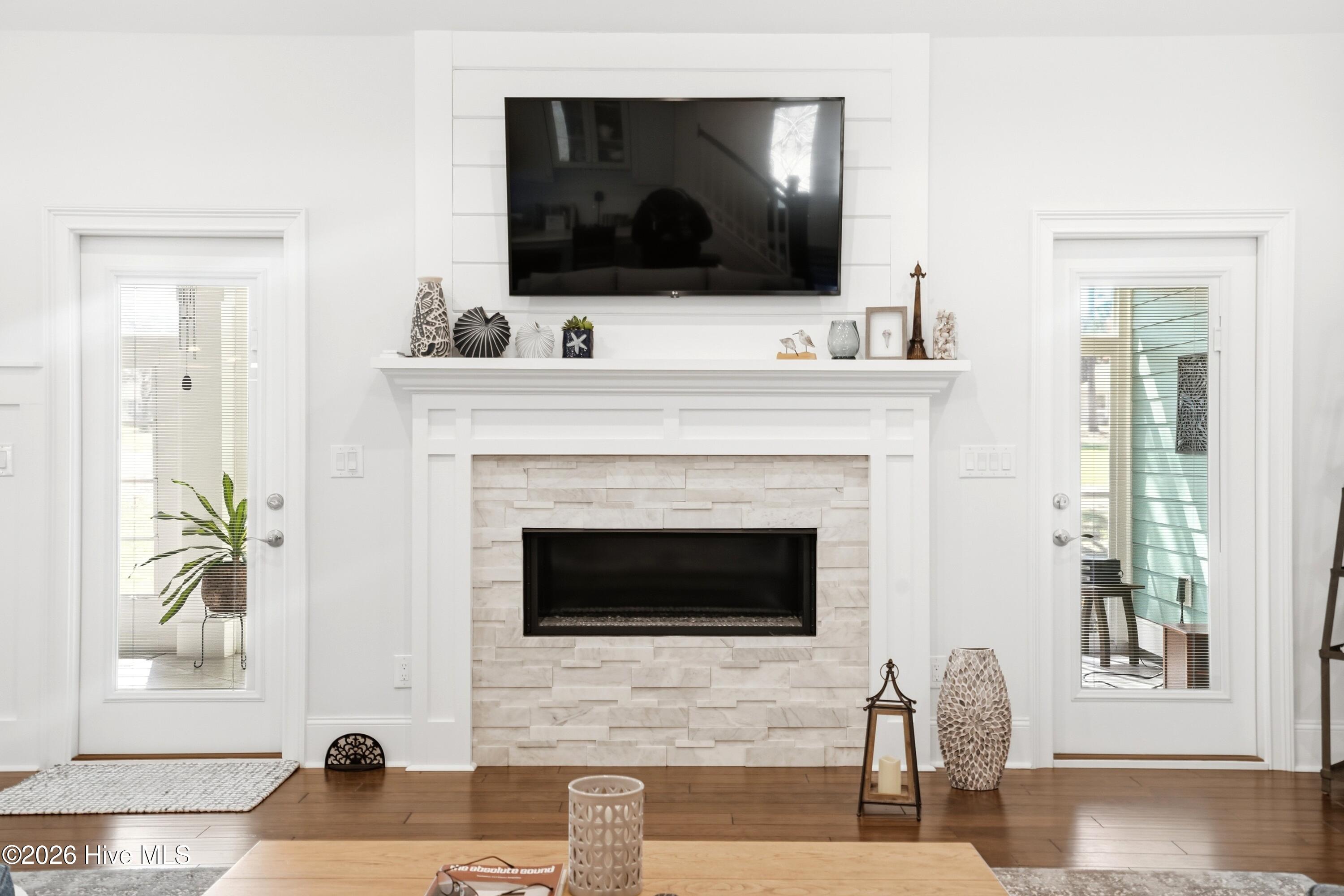 100561923 | Photo 14