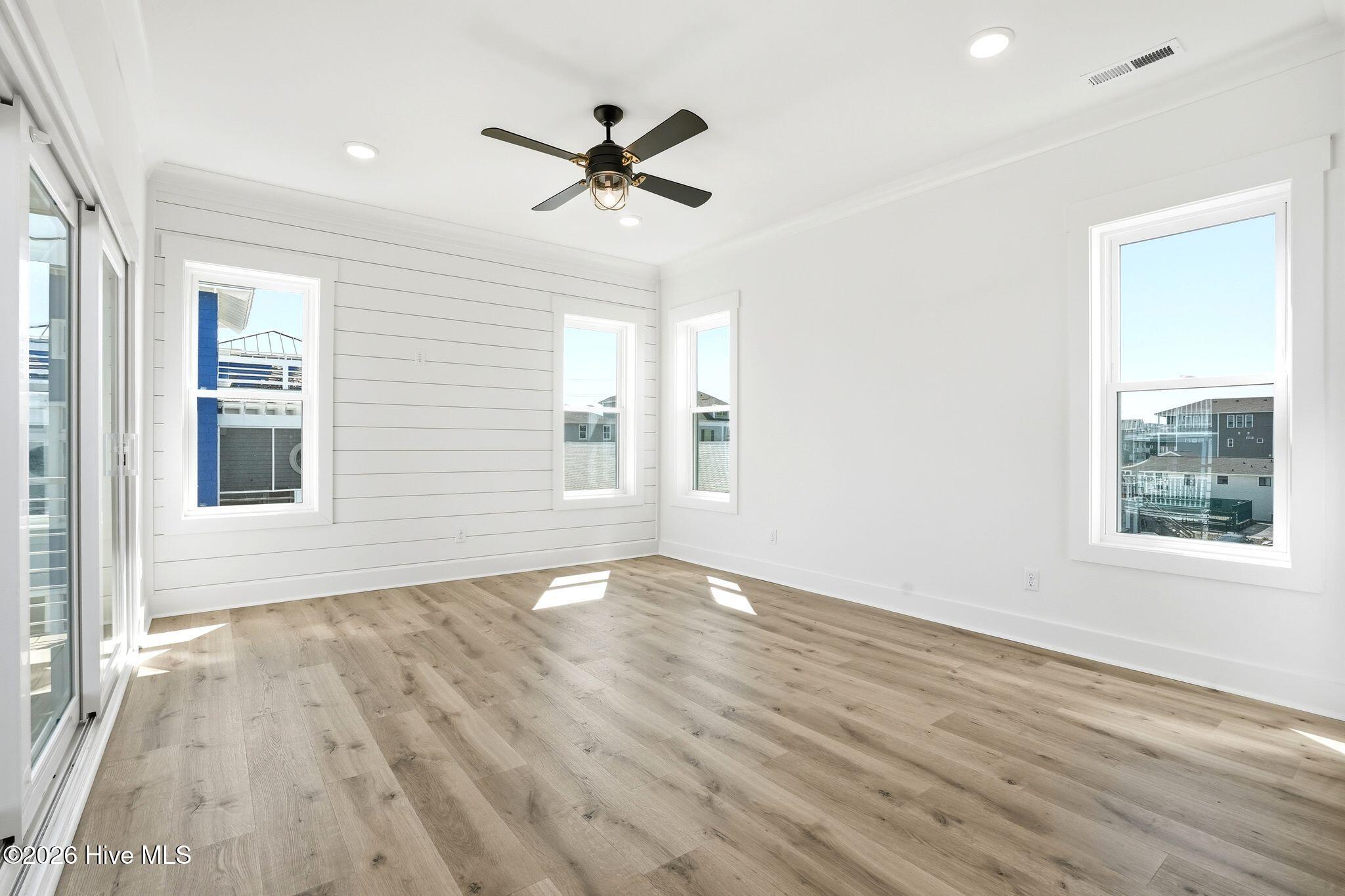 100561284 | Photo 58