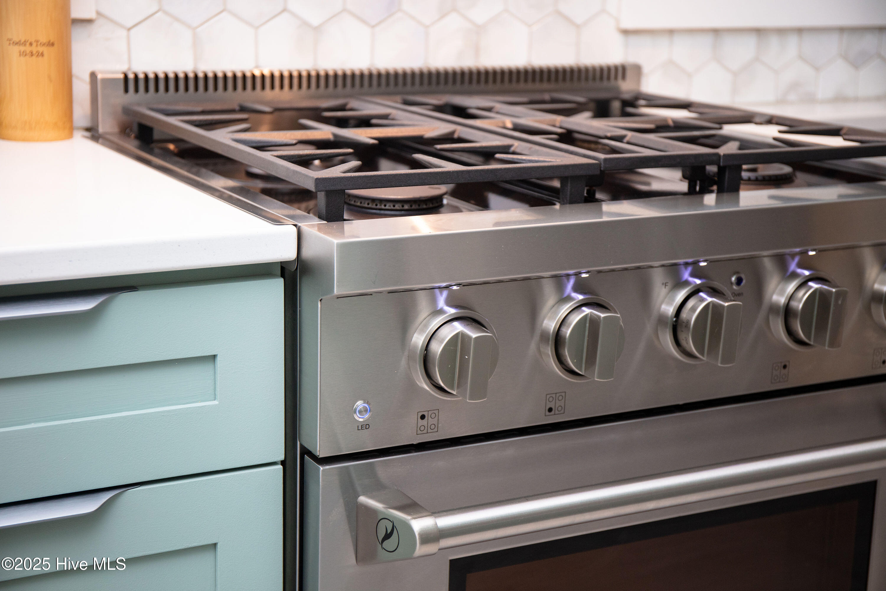 100541025 | Photo 24