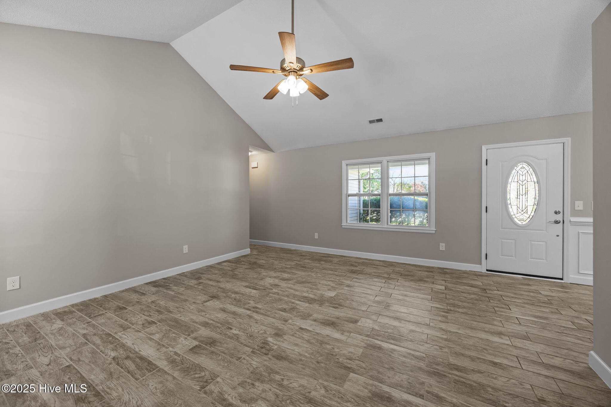 100535076 | Photo 10