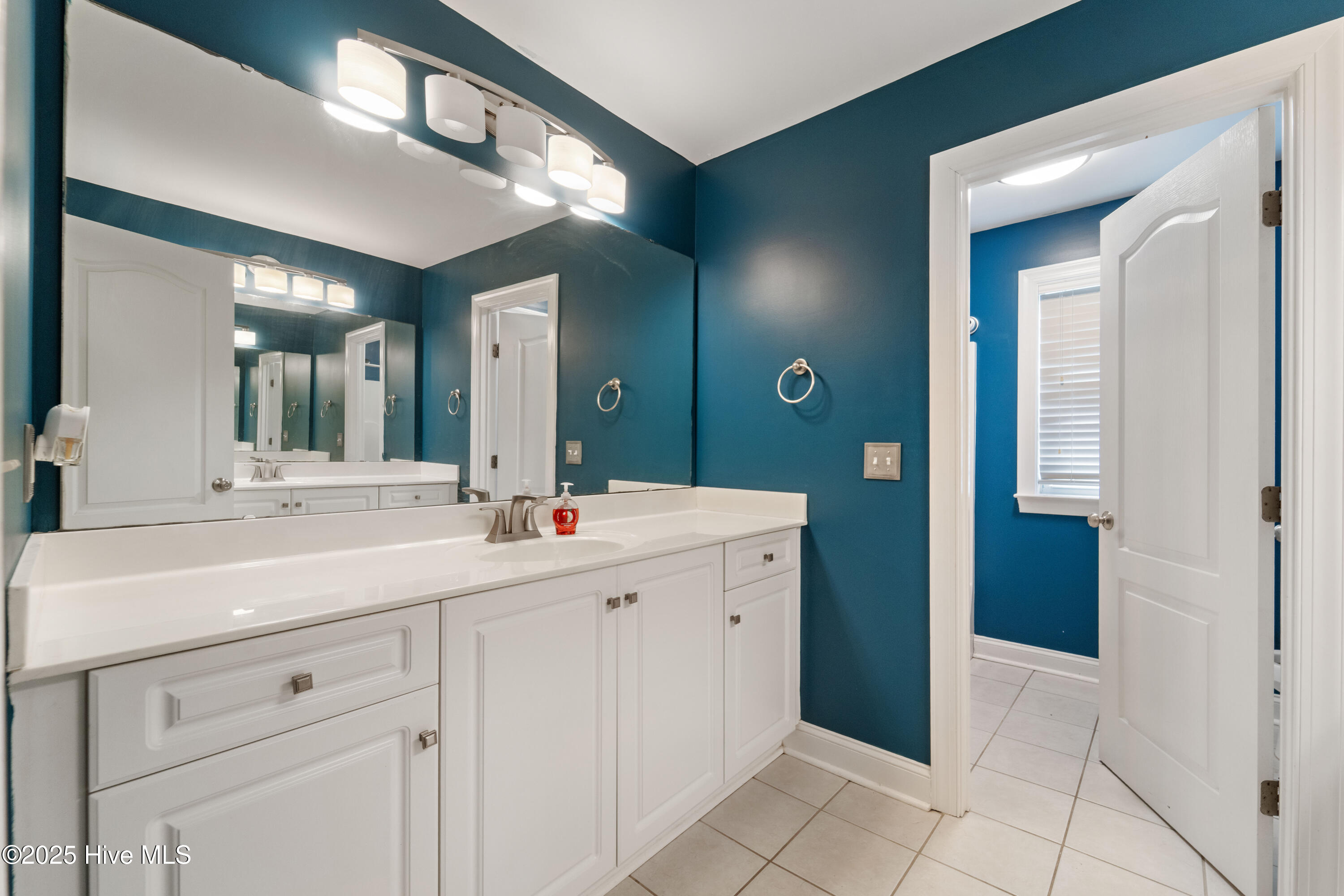 100544127 | Photo 52