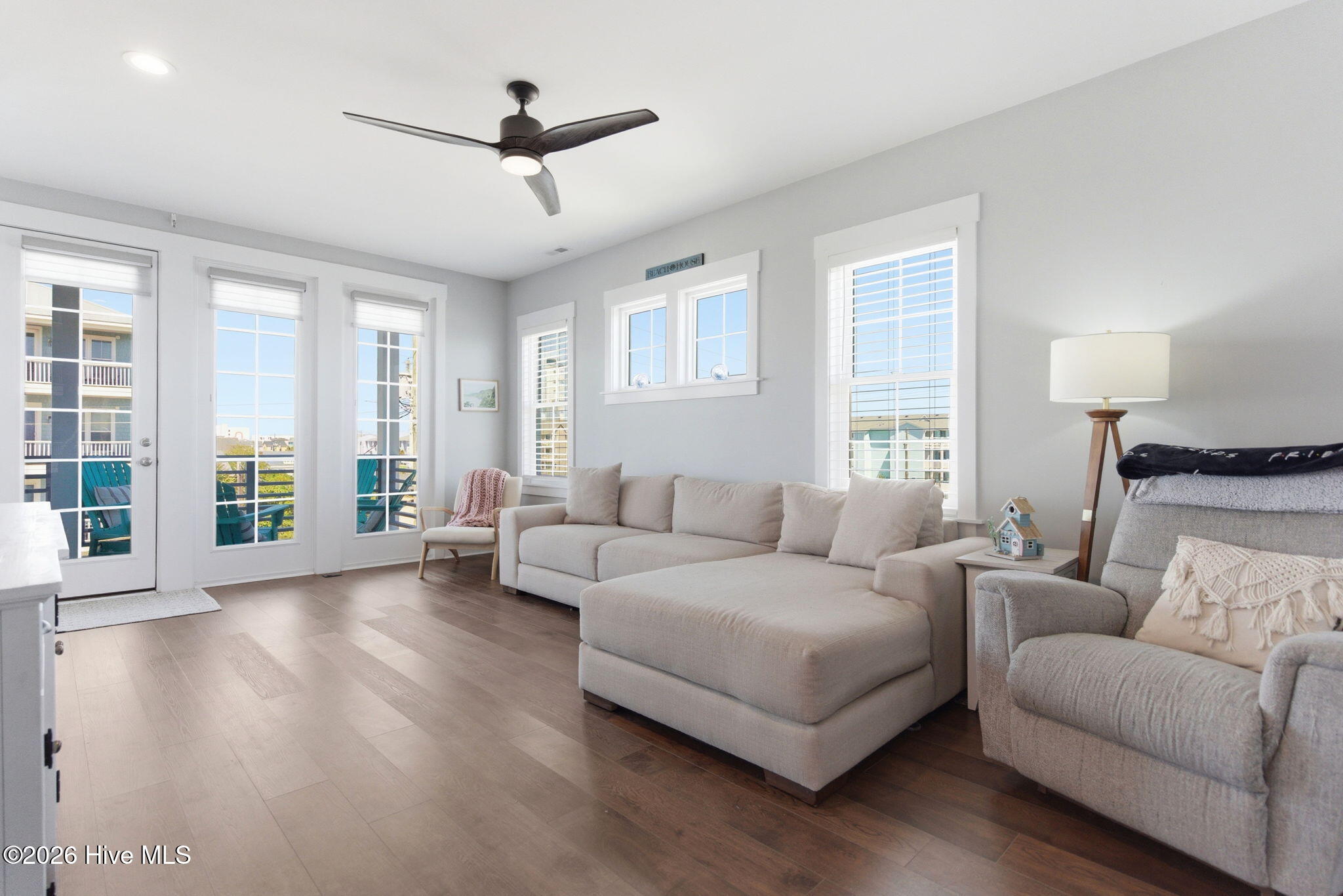 100570056 | Photo 34