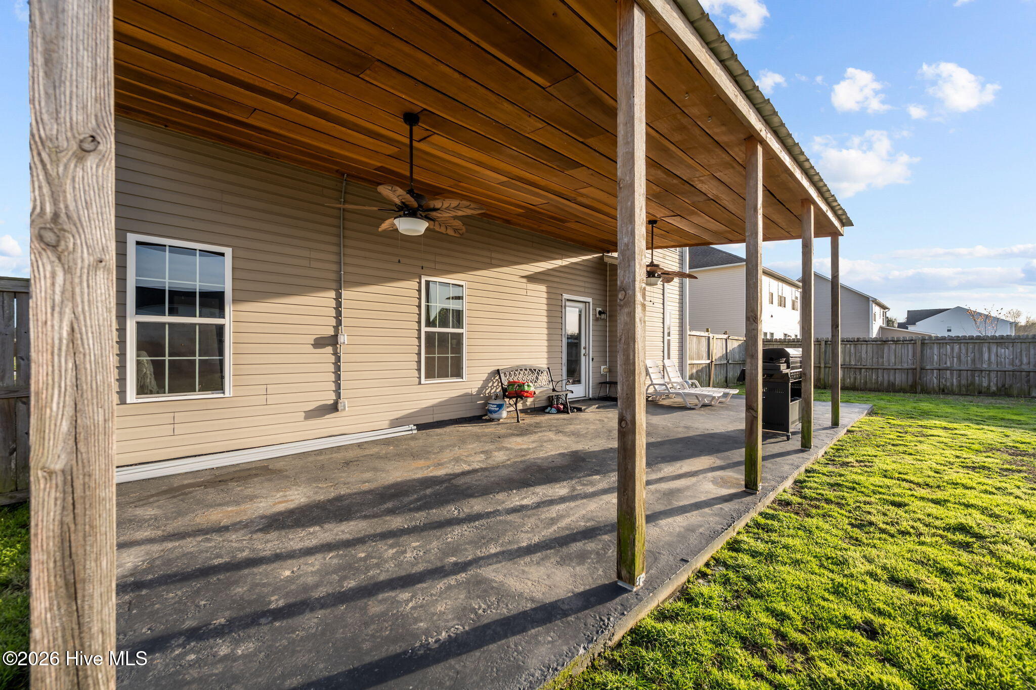 100560340 | Photo 42