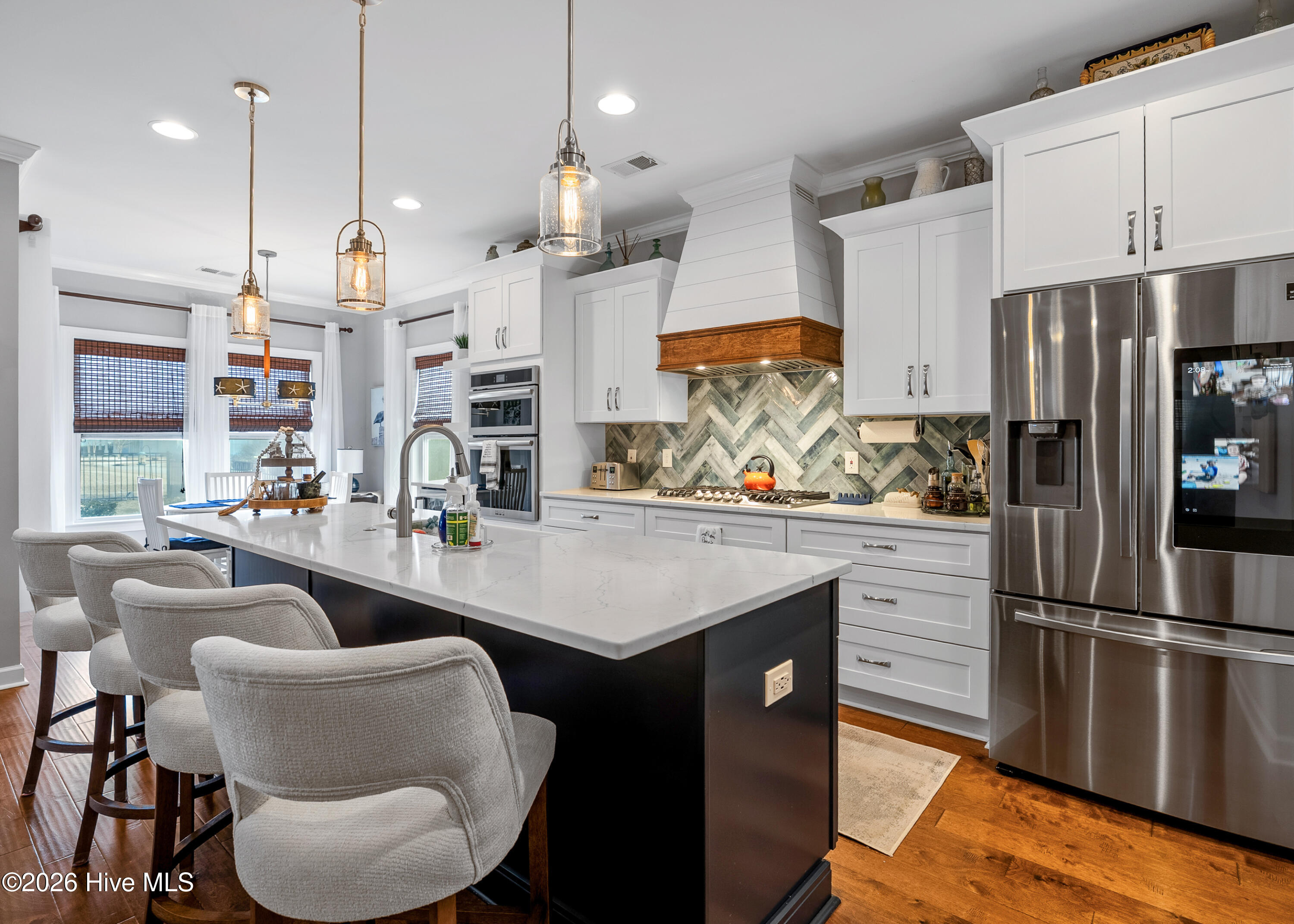 100553869 | Photo 19