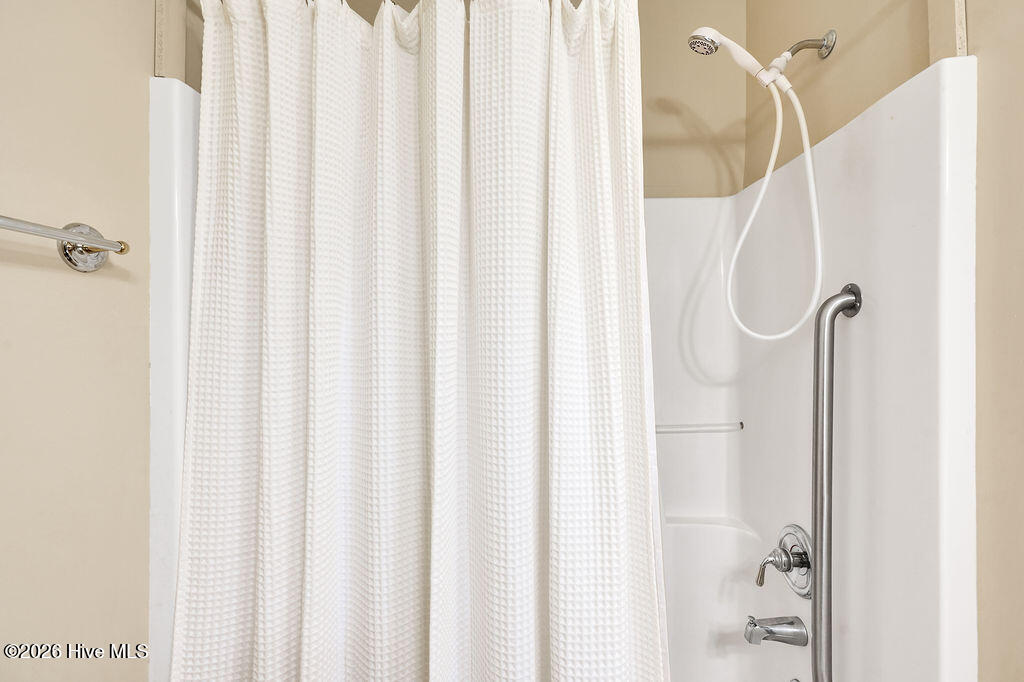 100565781 | Photo 25