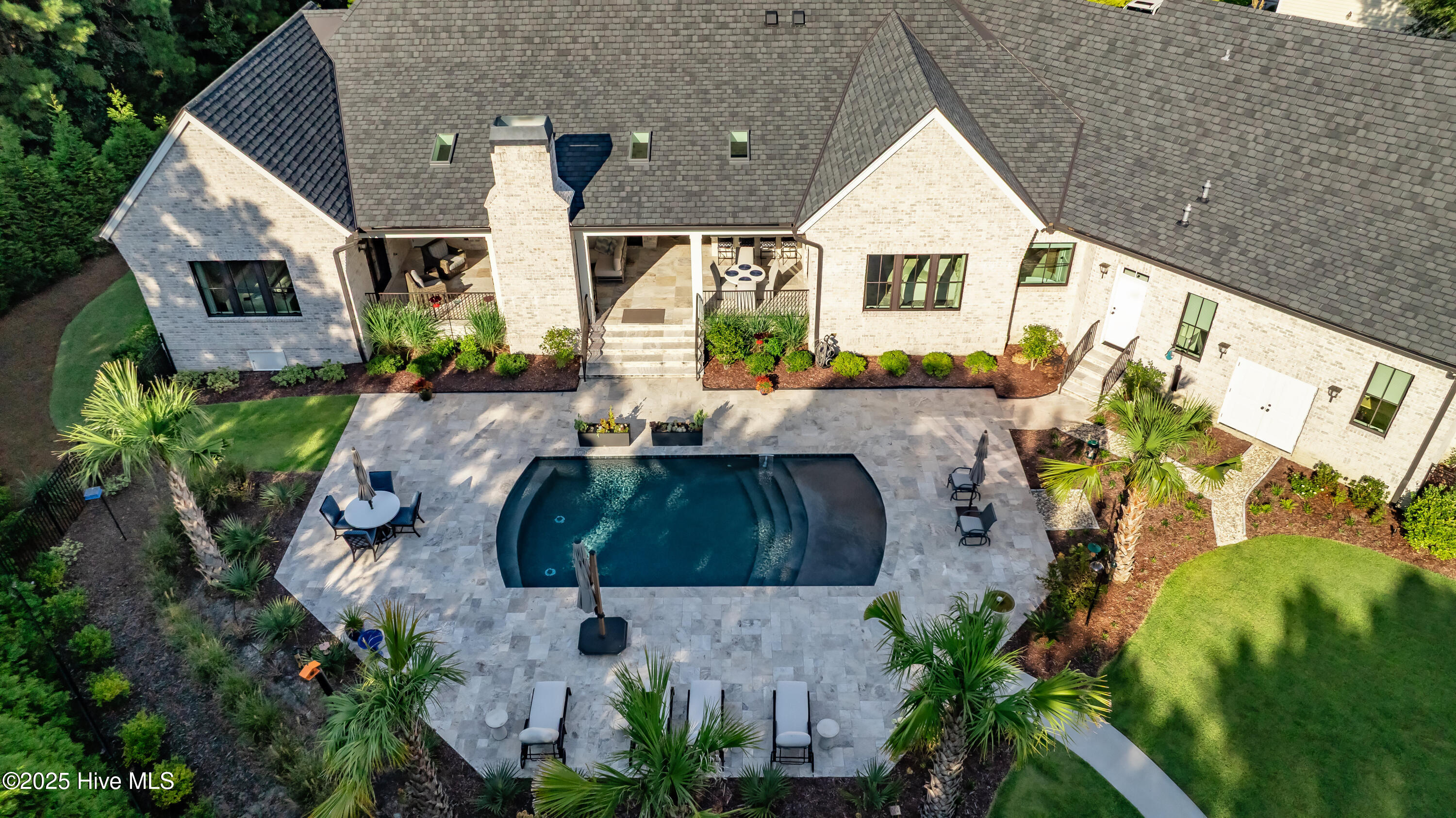 100532496 | Photo 85