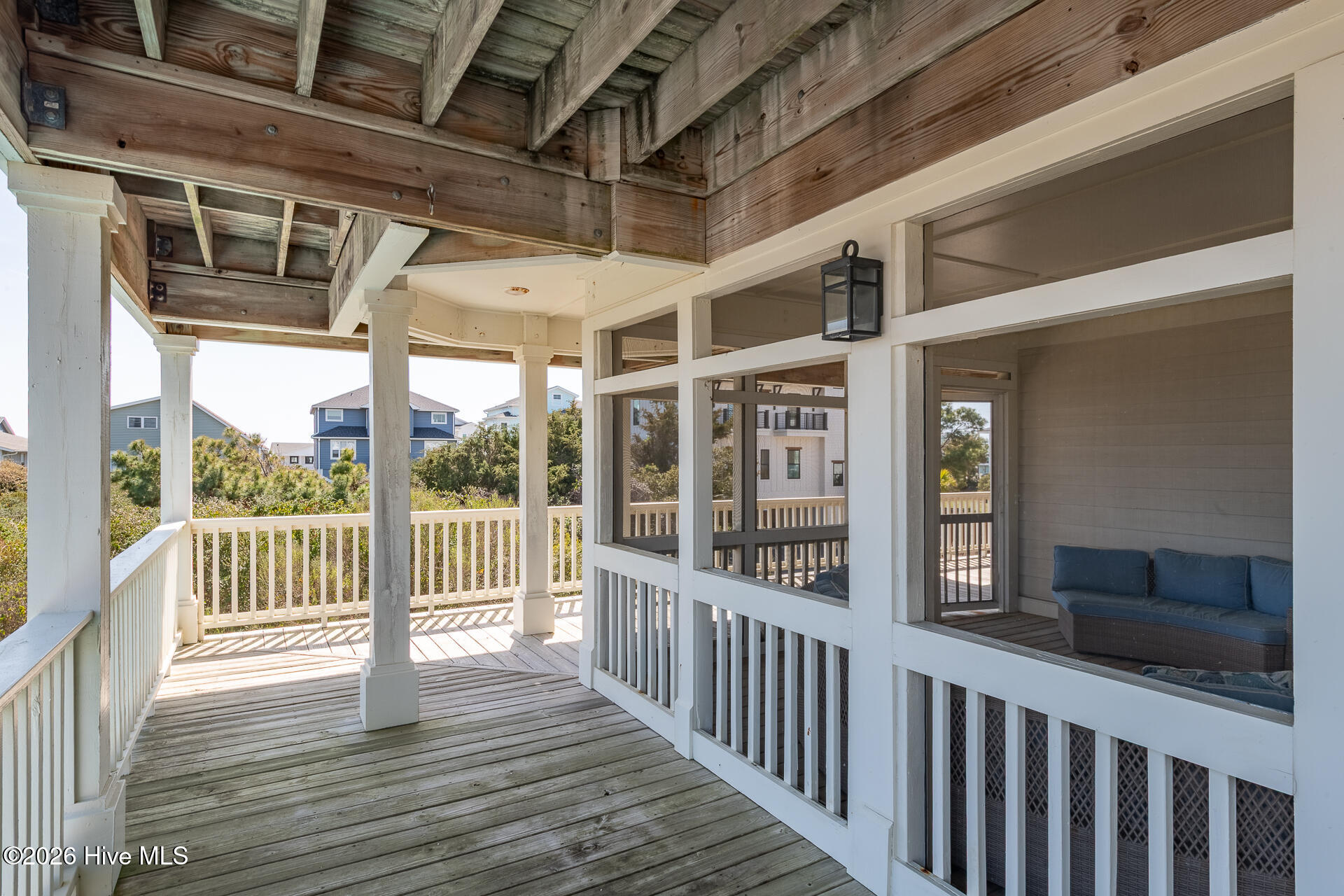 100562037 | Photo 28