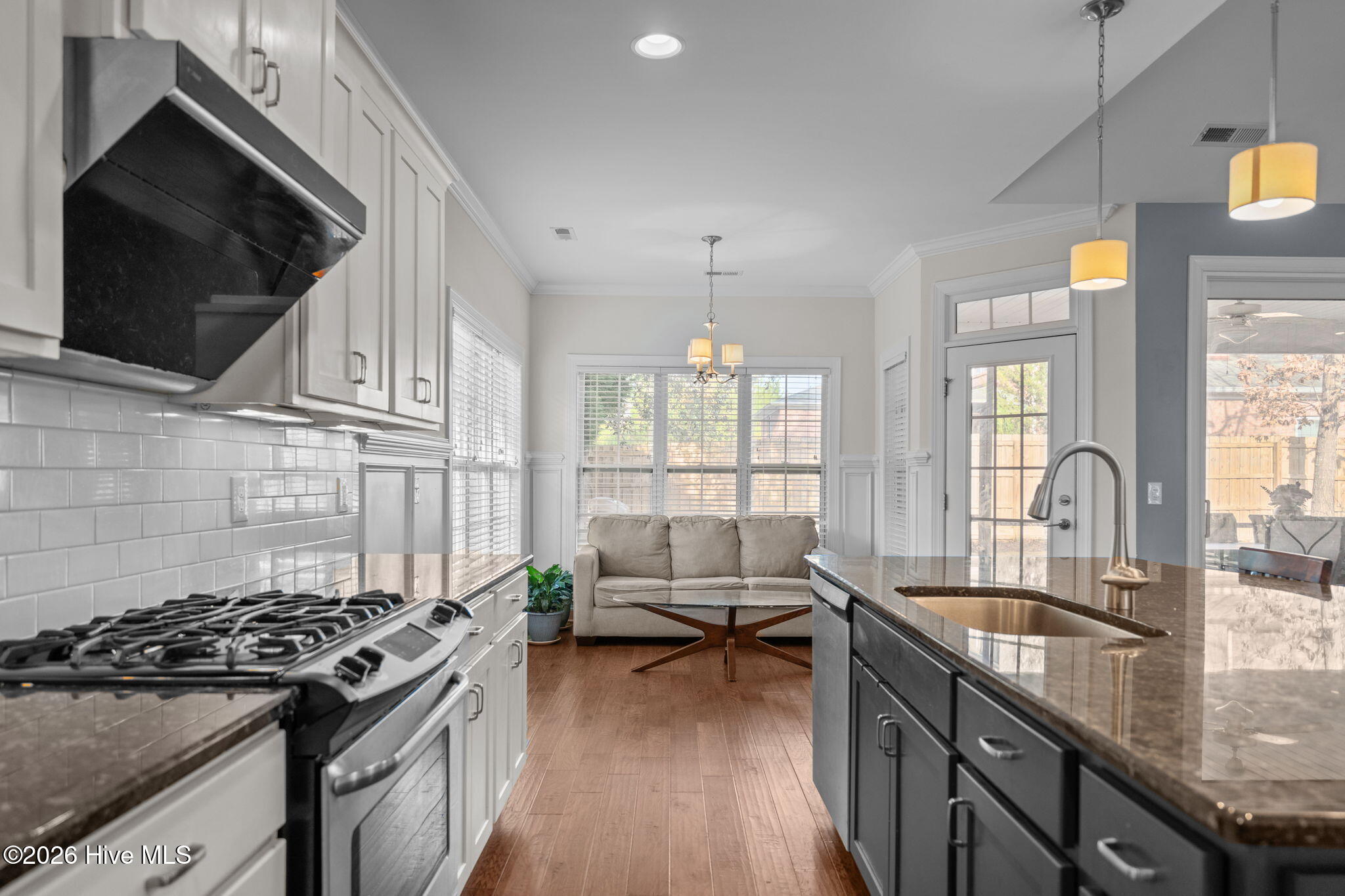 100548137 | Photo 22