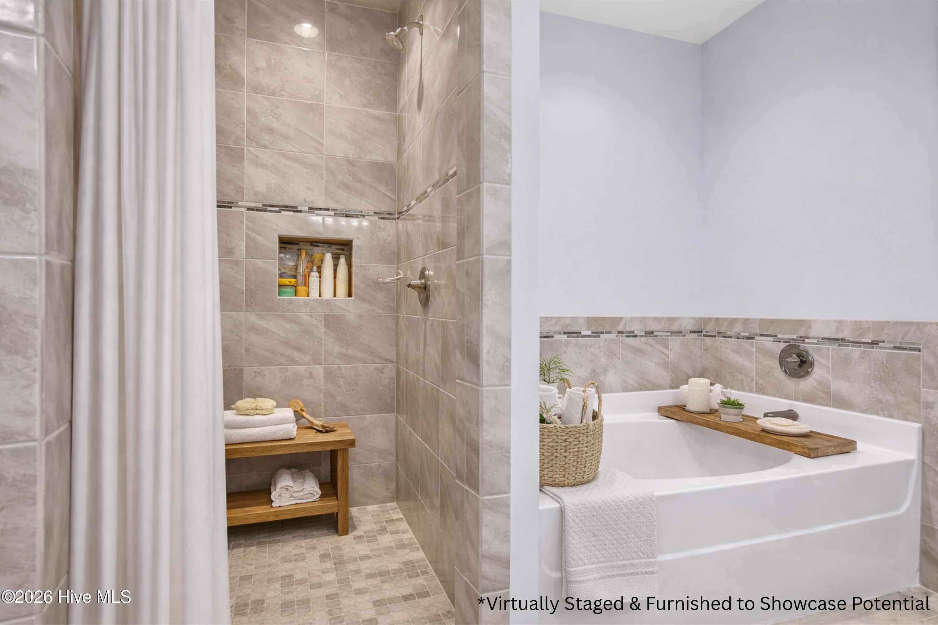 100563566 | Photo 22