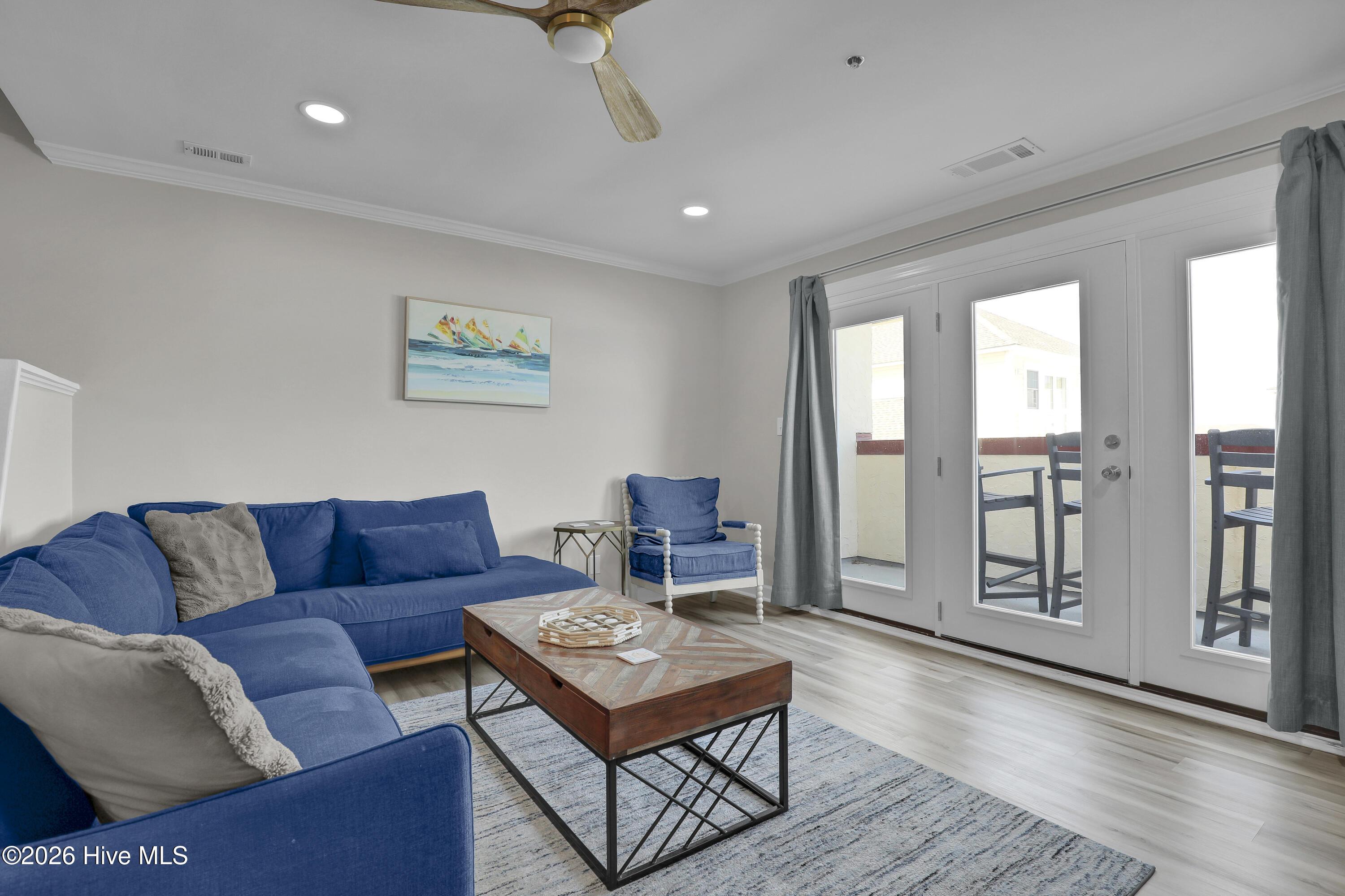 100568144 | Photo 11