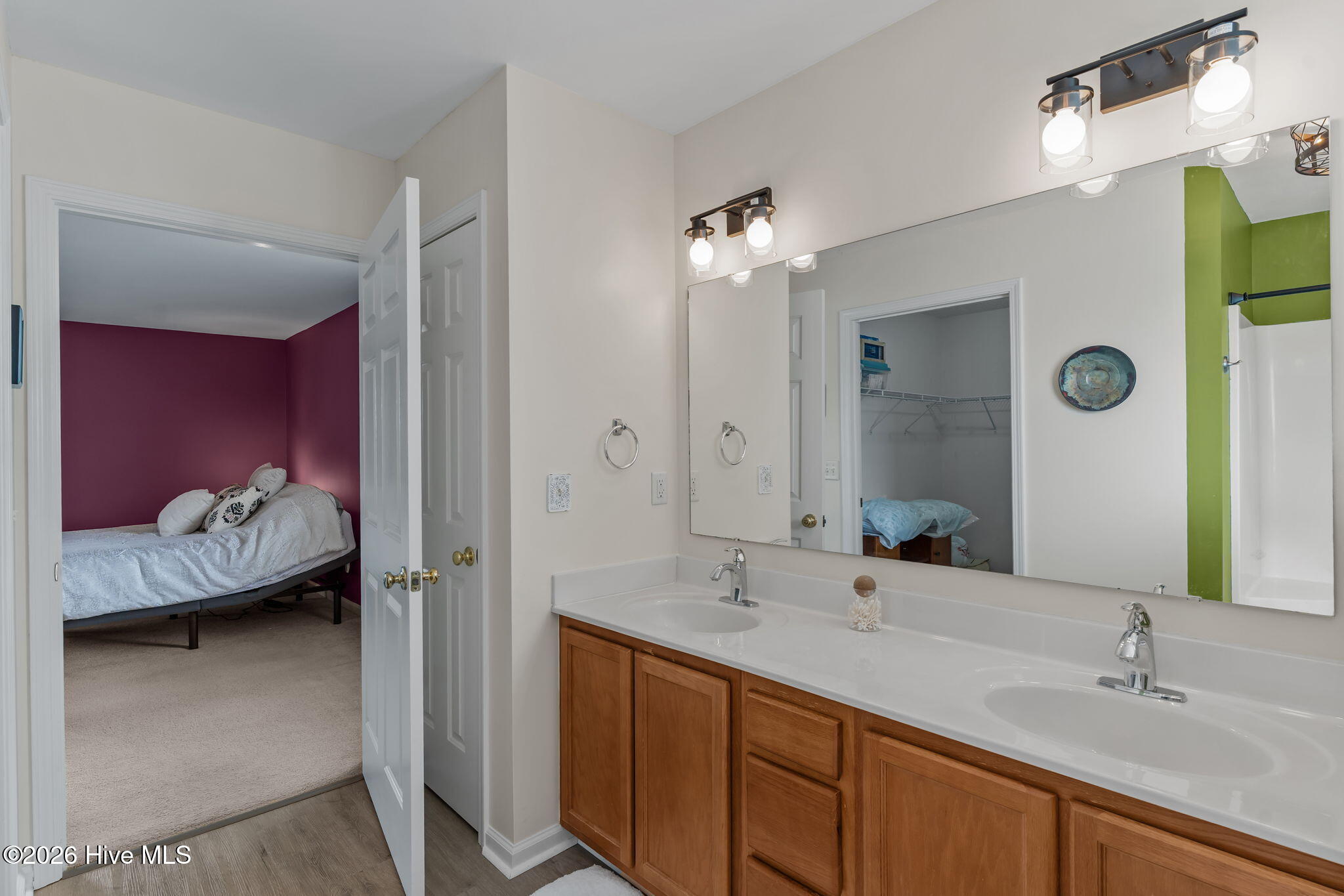 100565536 | Photo 33